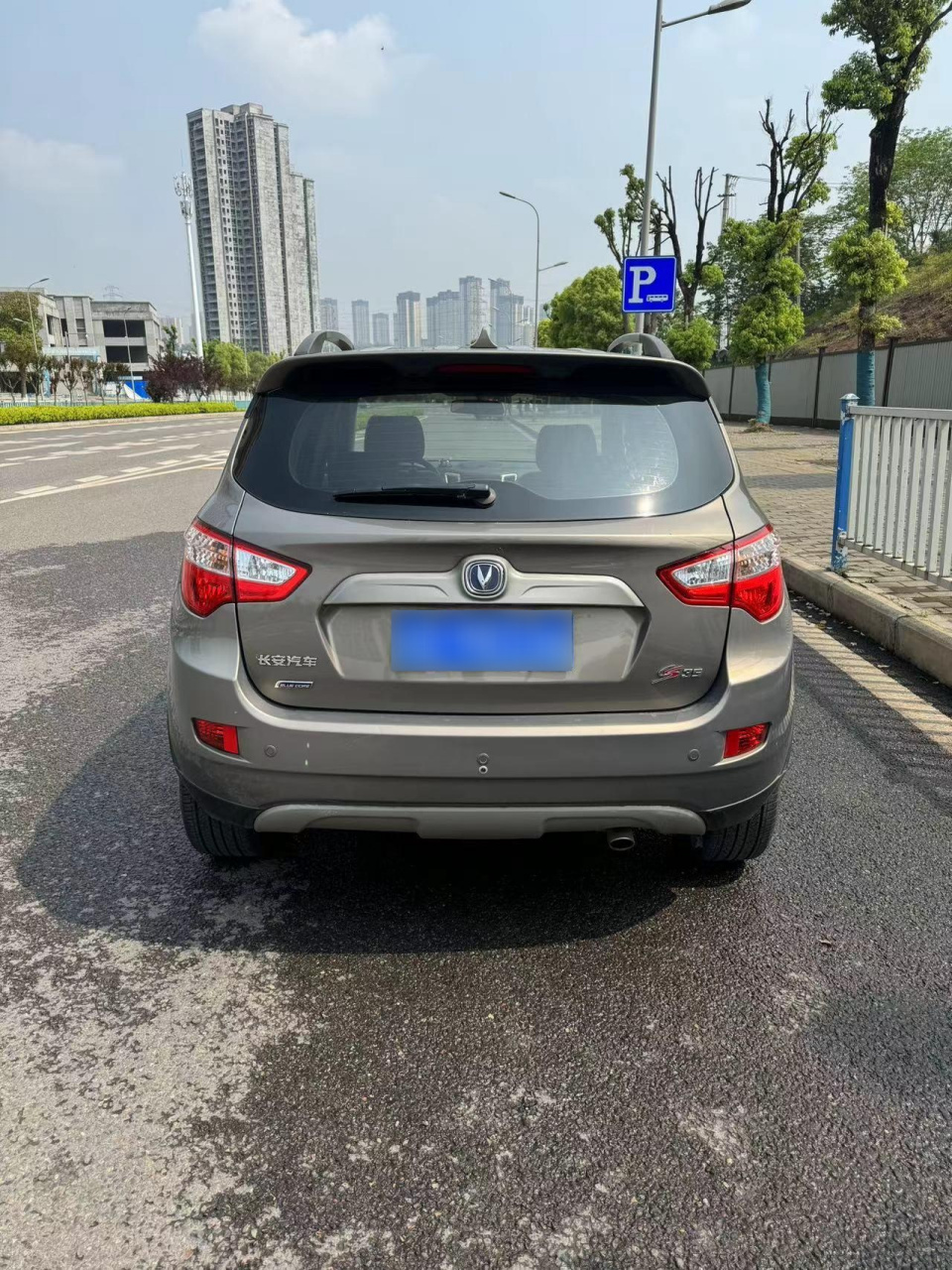 最新到店一台14年14款长安cs35手动,1.6排量,安全行驶9万公里.