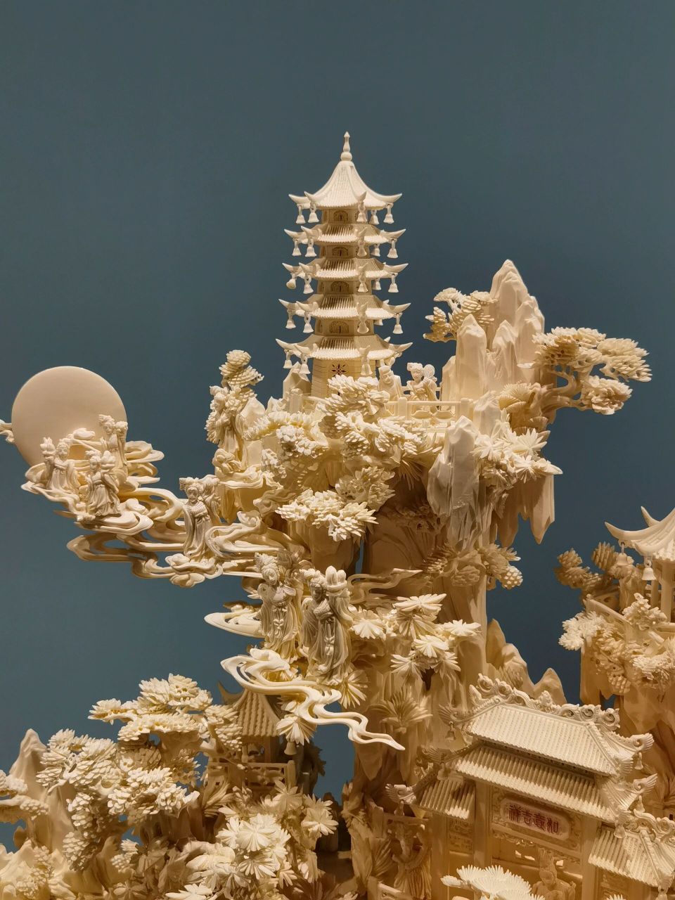 这是用牛骨雕刻的逆天工艺,佩服中国匠人!