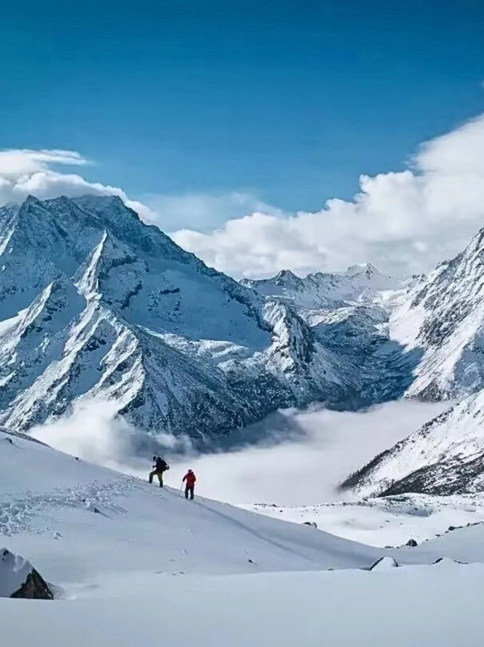 奥太娜雪山登顶|在海拔5210米看世界 冬天像是一个浪漫的诗人 它用