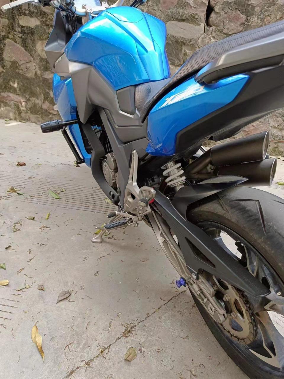 出售绅士310x 可装三箱 公里数少 车况精品 配置高档自带电吸油箱开关