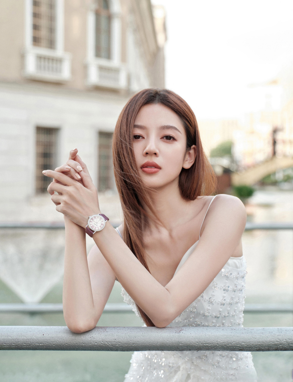 欢娱影视演员@演员何瑞贤 演绎宝珀ladybird女装系列月之女神腕表.