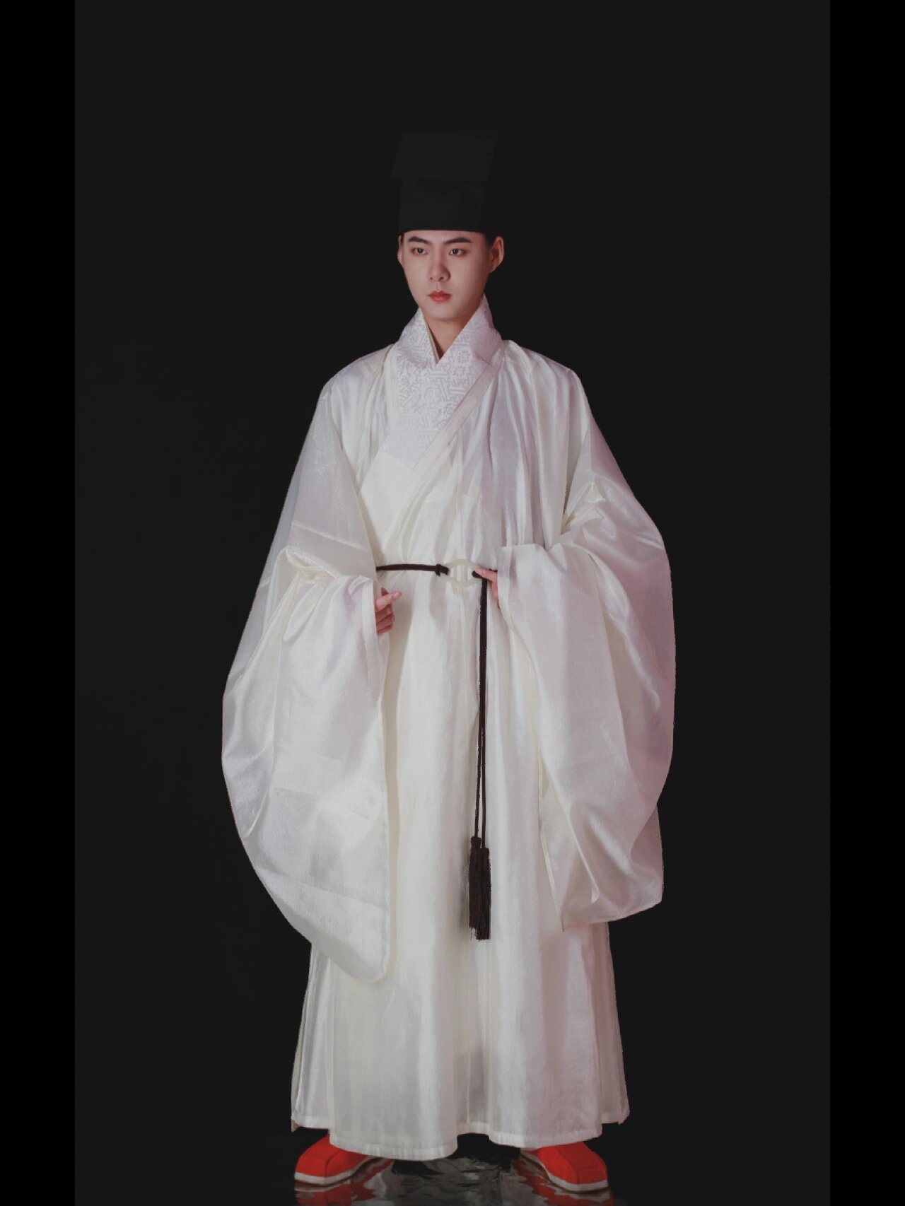 明·玉白色云纹纱道袍