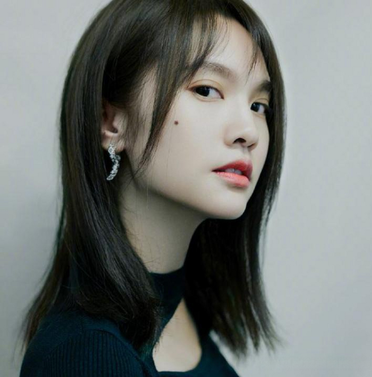 杨丞琳有趣回应等她下班的粉丝  杨丞琳出道多年,从刚出道的可爱教主