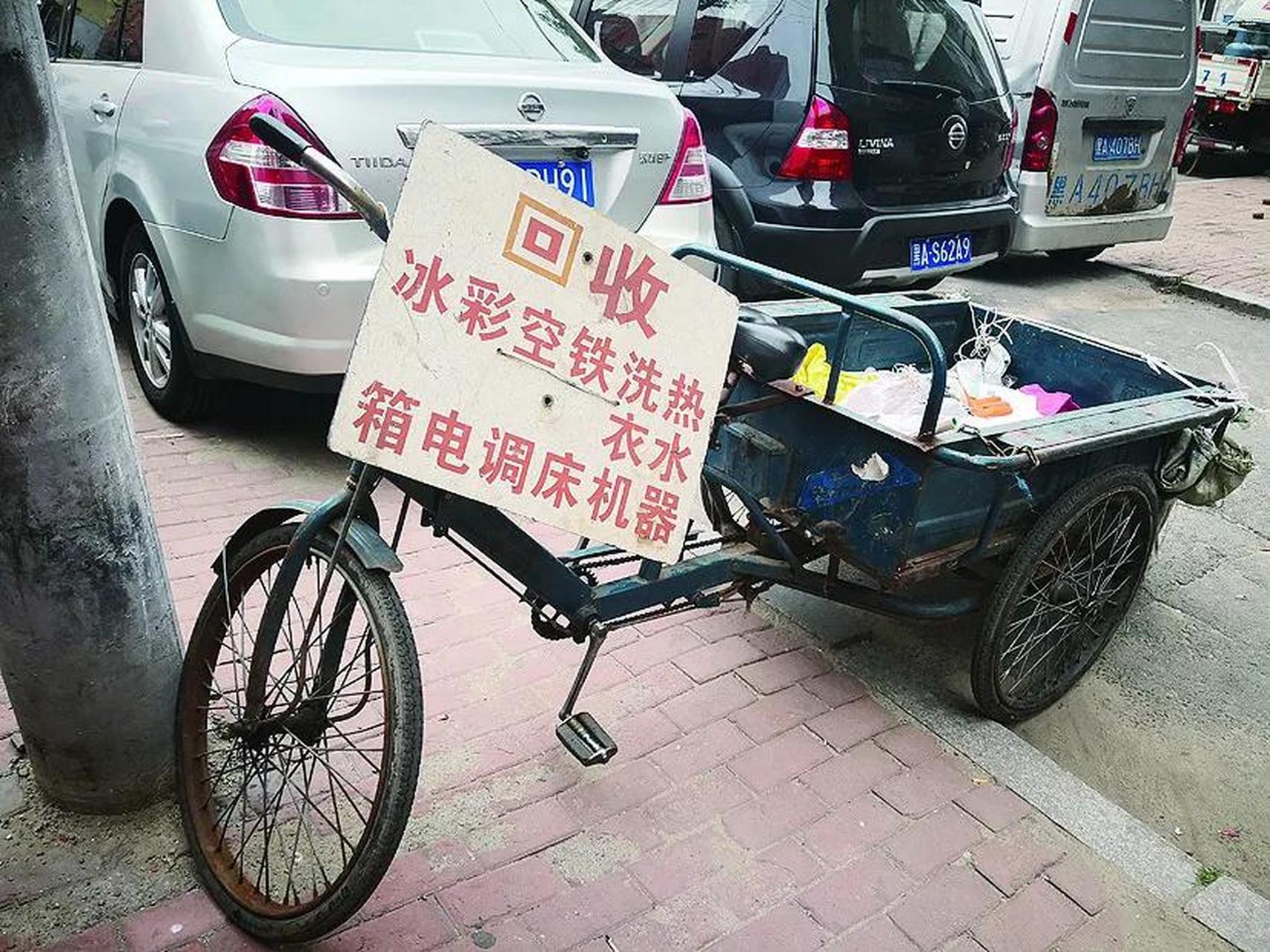 看到很多收废品的,每天骑着旧三轮车收废品,在平常人的想法里,赚不