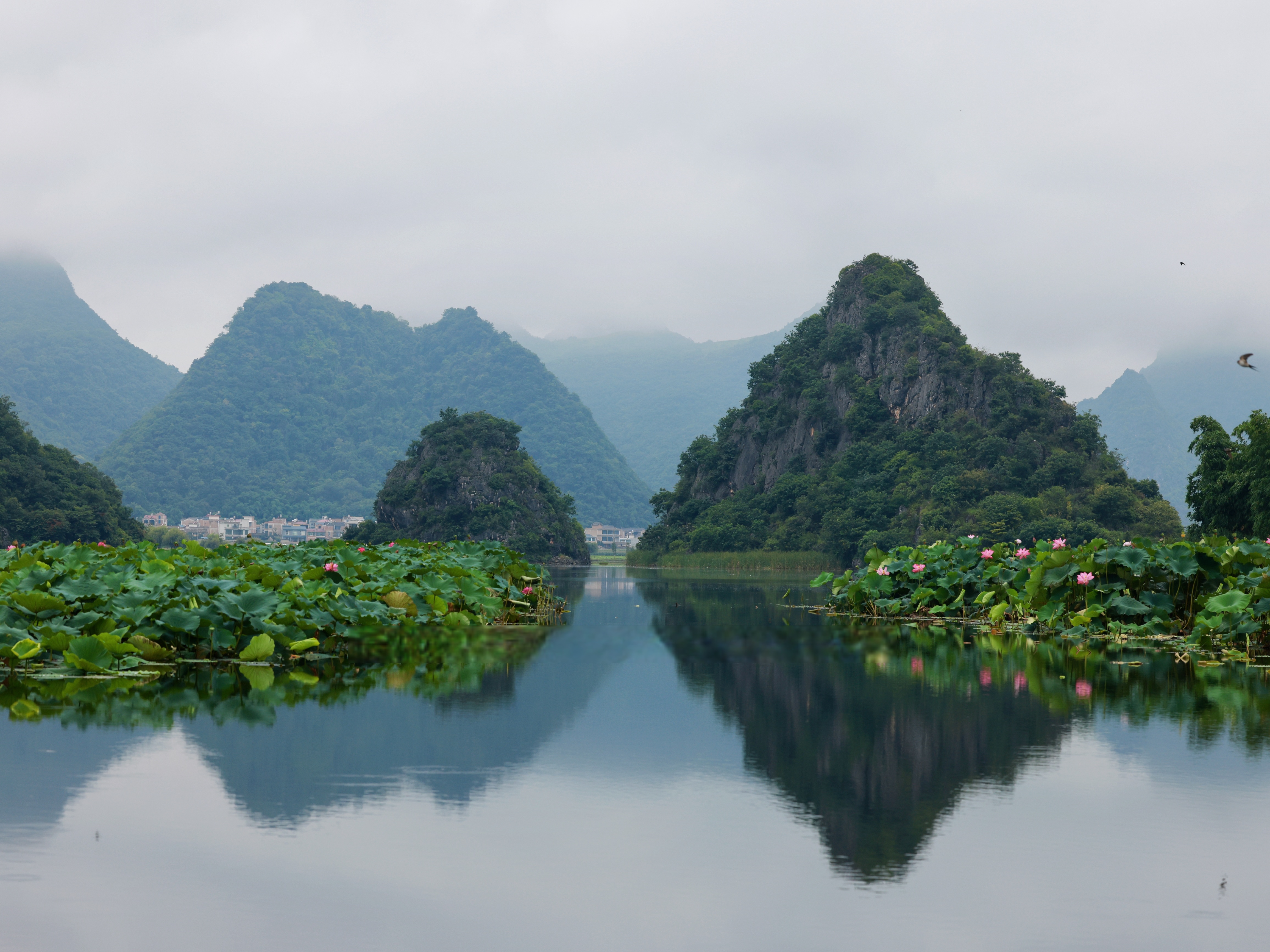 丘北县旅游景点大全图片