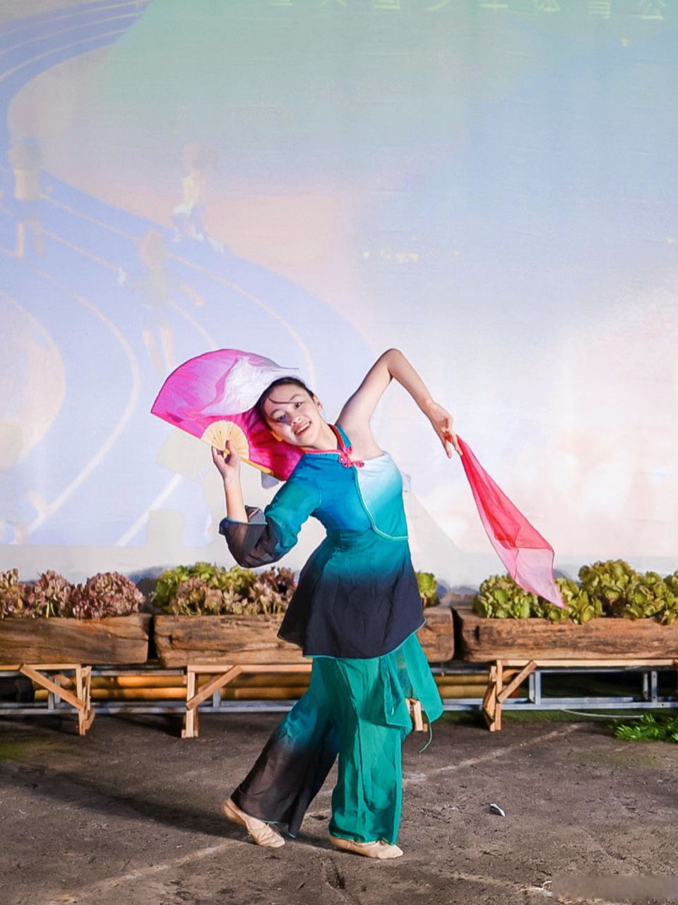 听反方向的钟一千遍可以回到小学吗?