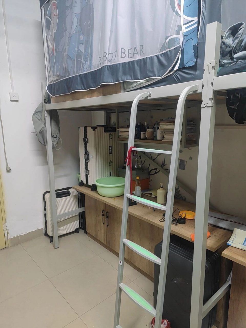 淮南职业技术学院宿舍 宿舍篇:这个就是淮南职业技术学院的宿舍,8人间