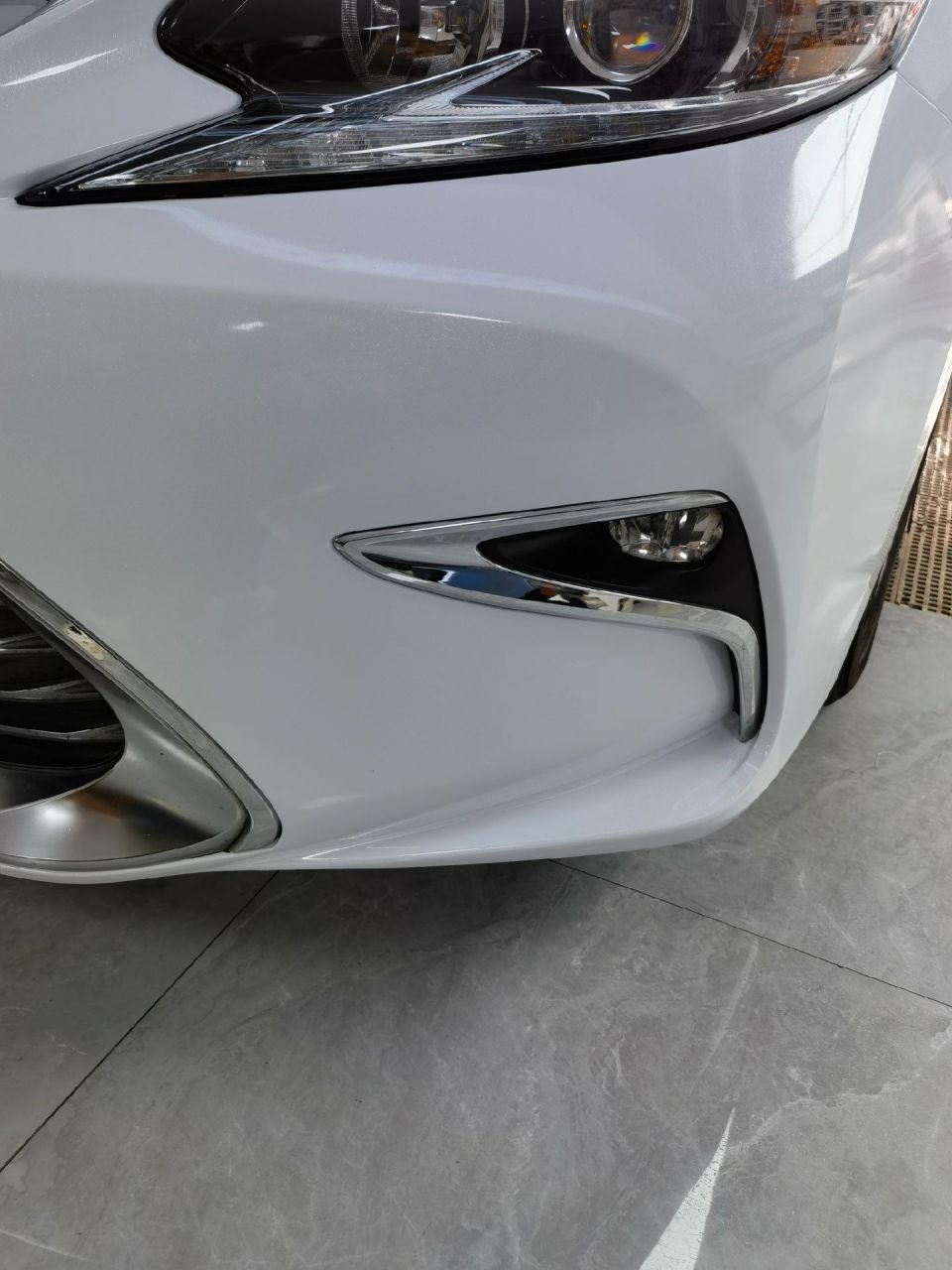 雷克萨斯es200改色珍珠白 .三分膜七分贴    丶体验极致的贴膜工艺