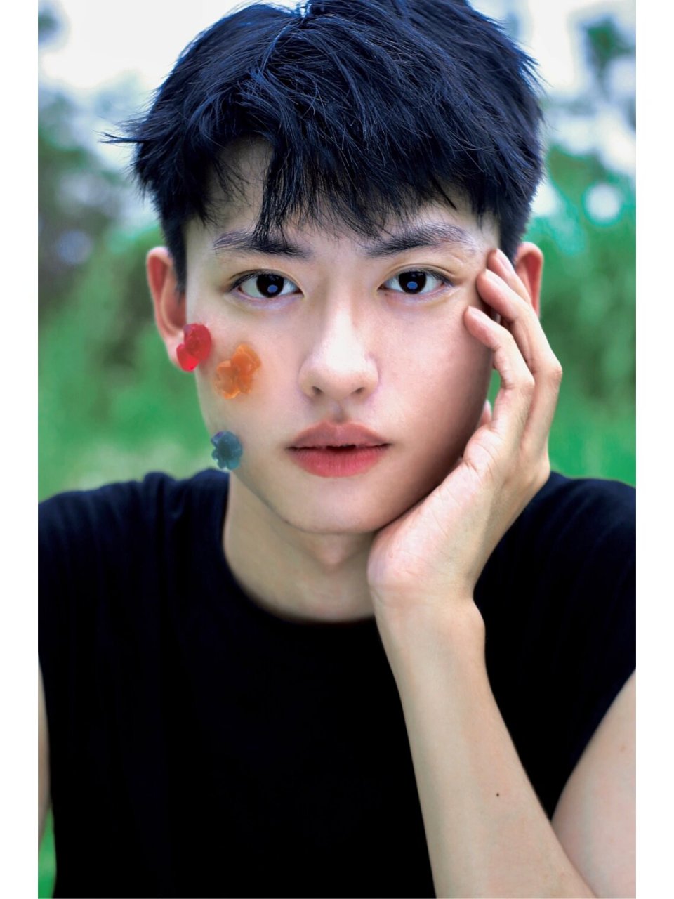 大眼睛 厚嘴唇的男生会好看吗?