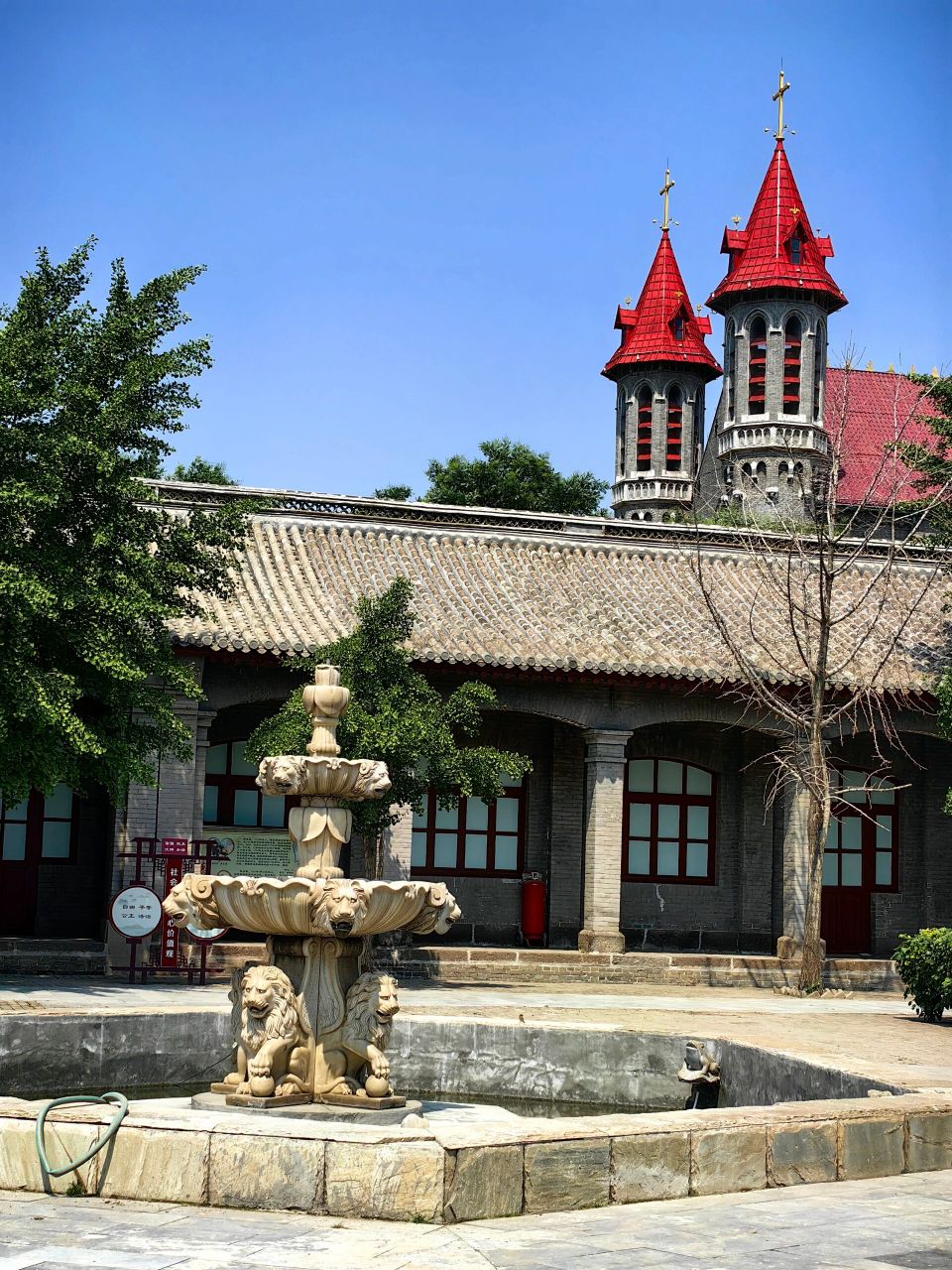 张家口宣化游 宣化天主教堂建于1904年;1935年进行过大修,是张家口