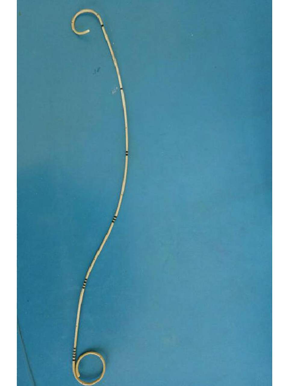 双j管的作用 双j管又叫输尿管内支架管,猪尾巴管,是对于泌尿系统结石