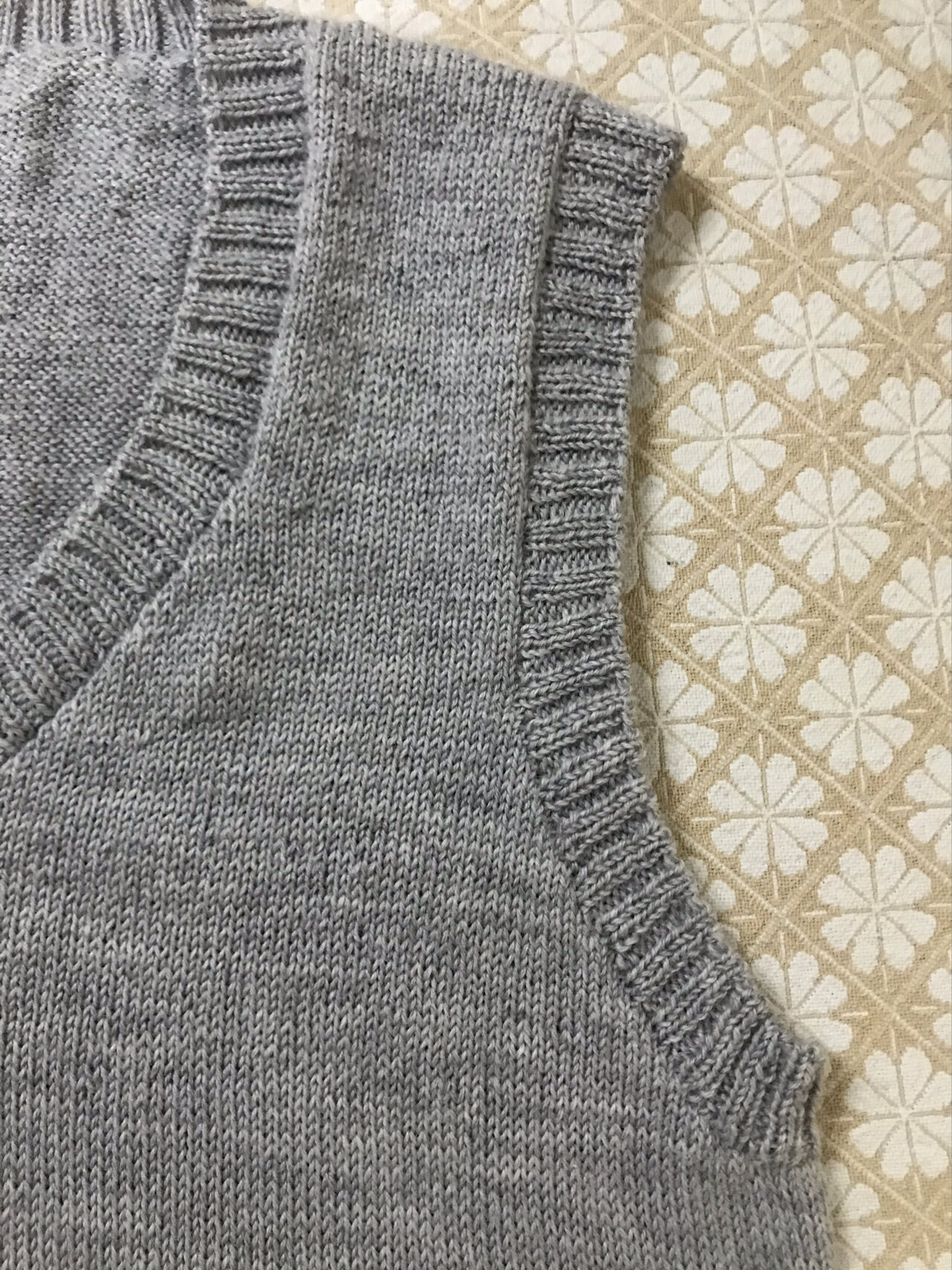 男士鸡心领毛线背心