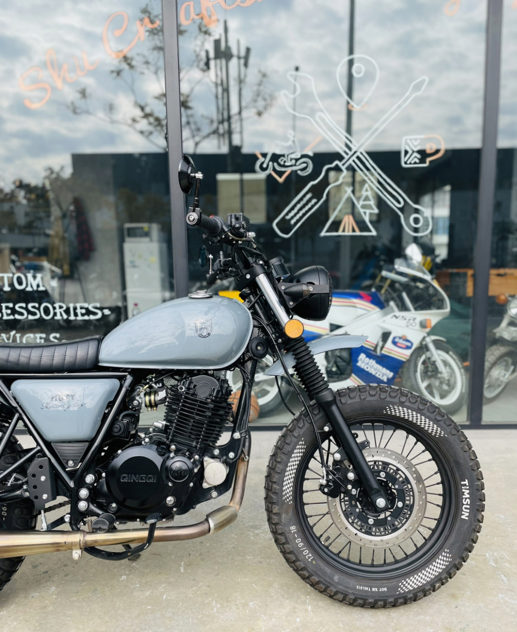 250天花板/轻骑大脚怪250 热度还是比较高,原厂复古,原厂abs 主要还是