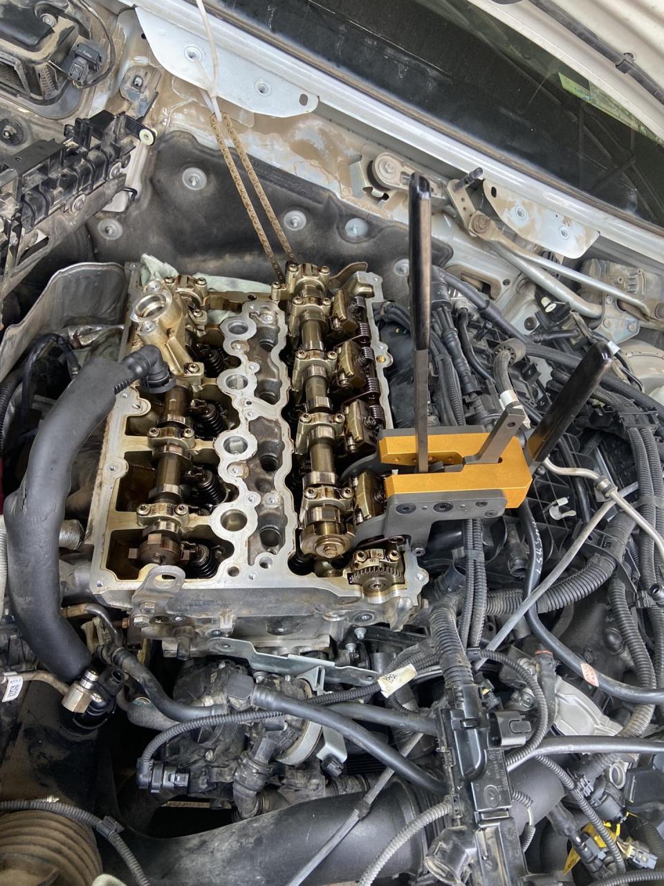 发动机维修 宝马b48更换气门油封,治理烧机油.