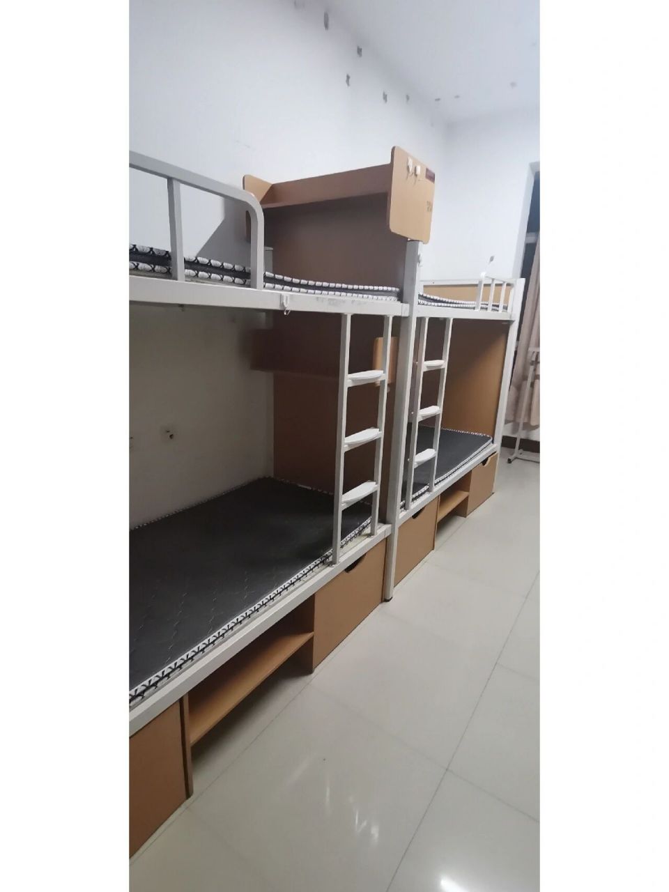 延边大学八人寝~ p1-p2是新的八人寝 p3-p4是旧的八人寝