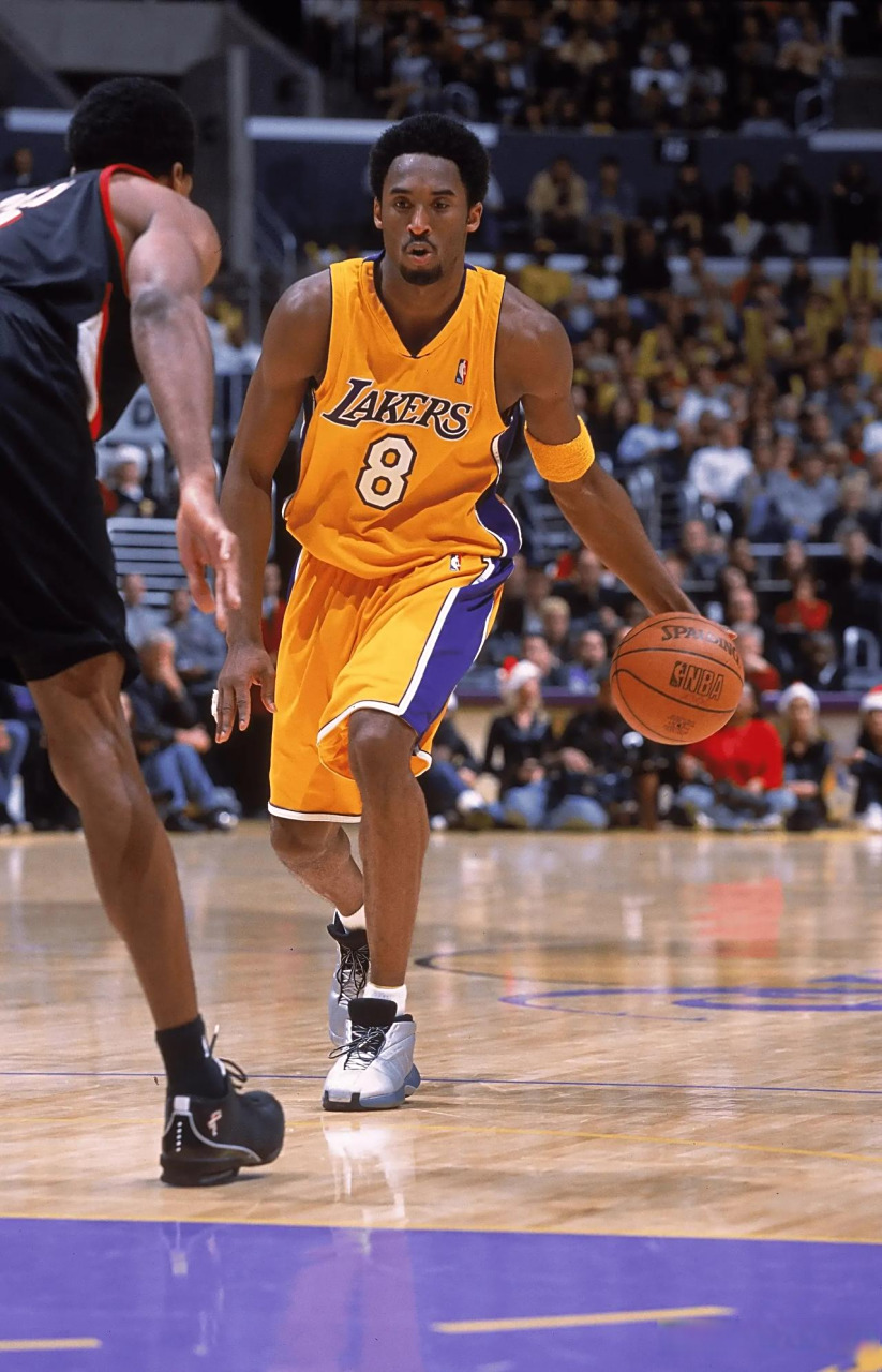 老照片:8号科比! "小飞侠"的球风,和"黑曼巴"有什么区别?