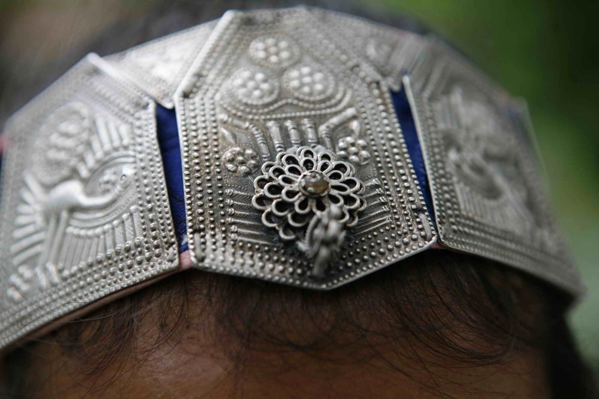 壮族头饰 图一:隆林,西林,田林,富宁一带的壮族女性头饰.