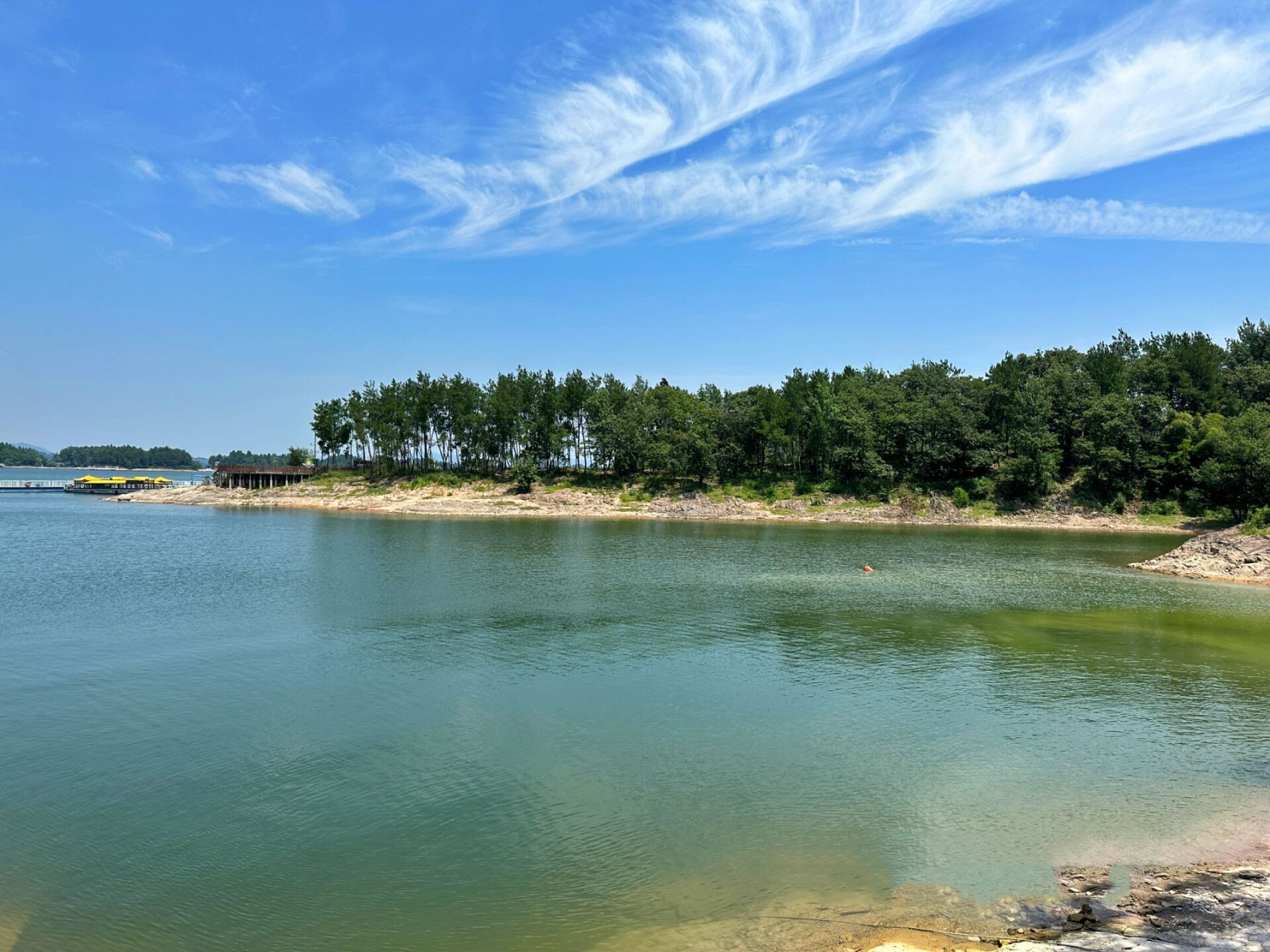 舒城县万佛湖 万佛湖位于安徽省六安市舒城县万佛湖镇境内,5a级景区.