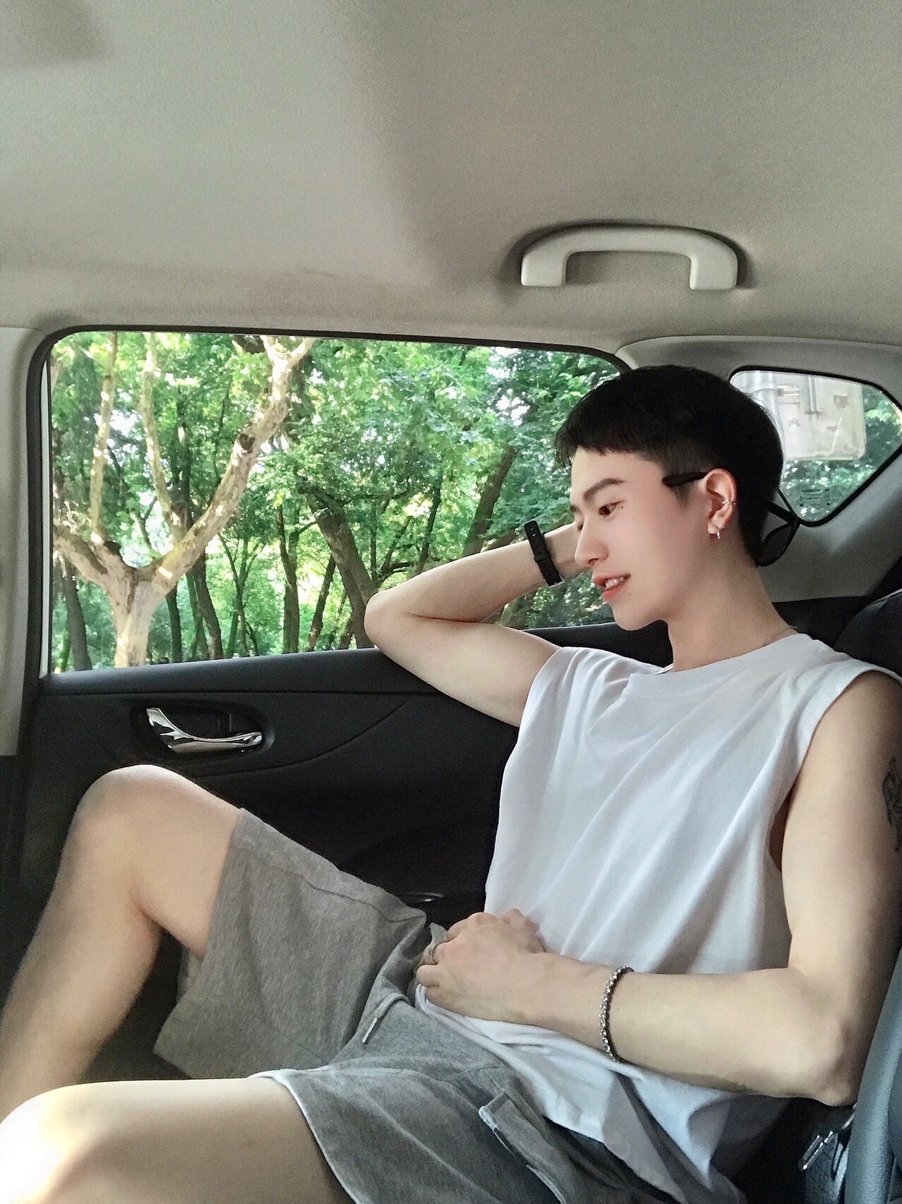 91男生车窗拍照|如何在车内拍出好看的照片