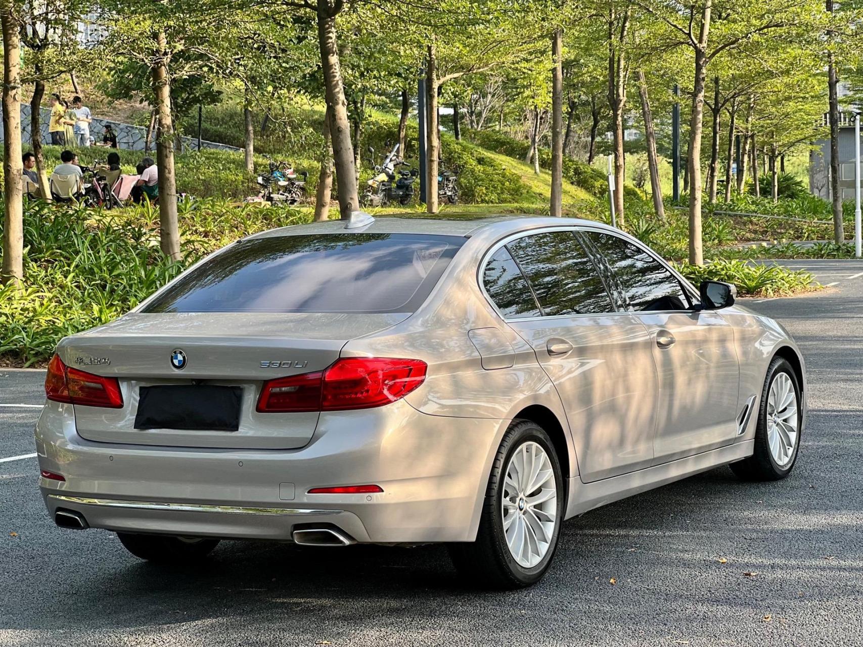 开士米银宝马530.