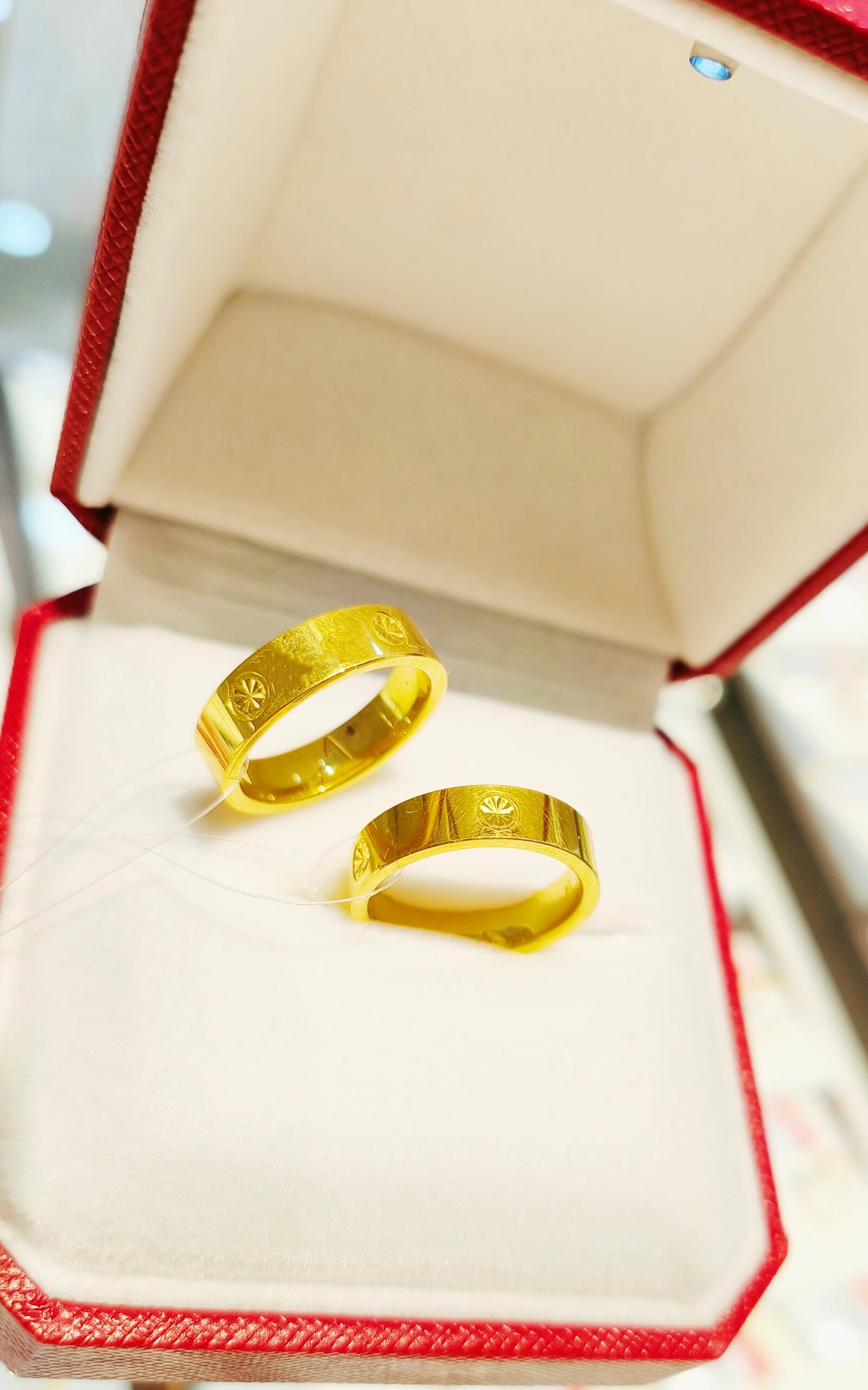 卡家款足金戒指;爱情的象征