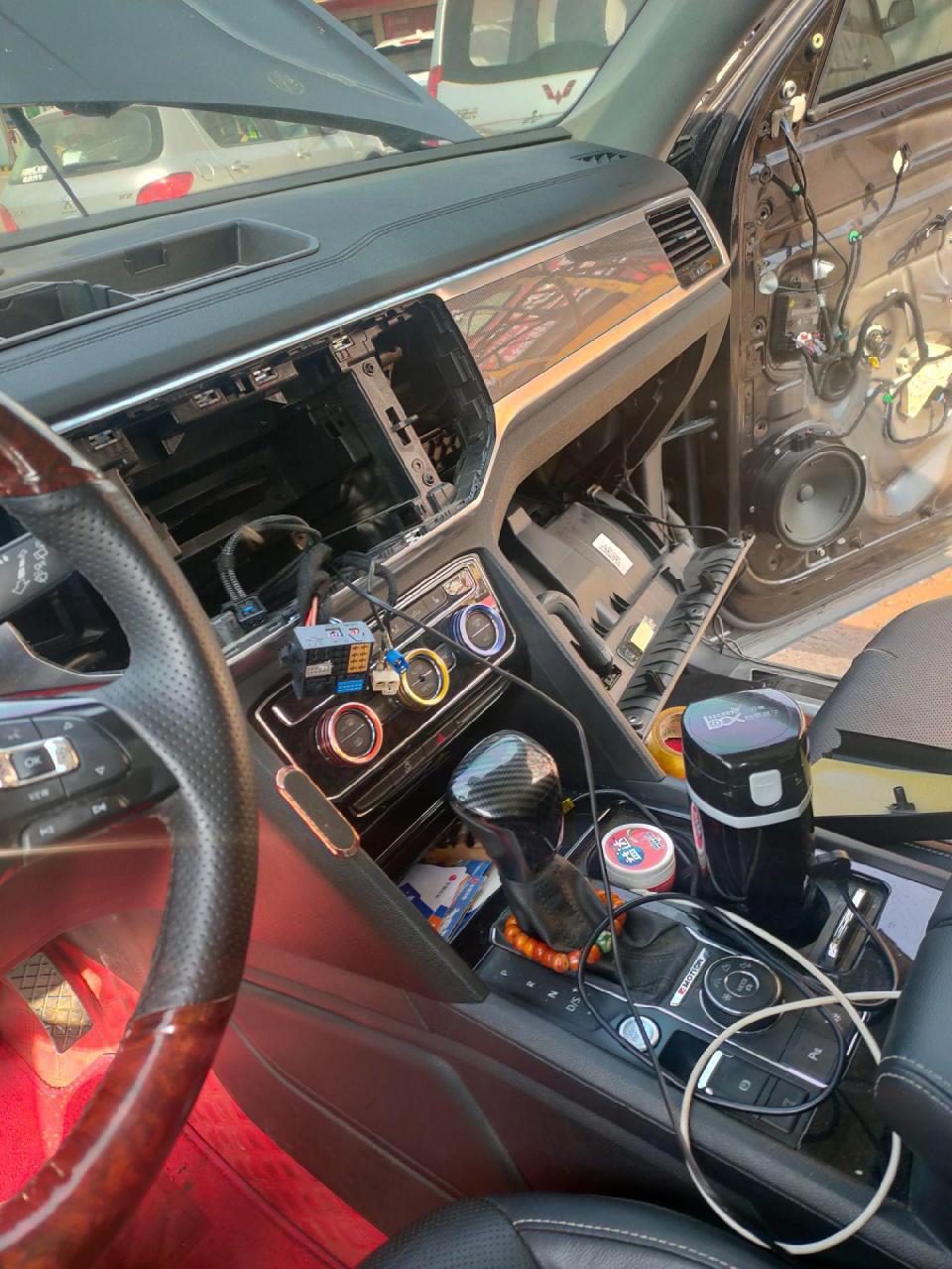 大众途昂,更换360全景导航一体机上车,付驾驶座椅修复!