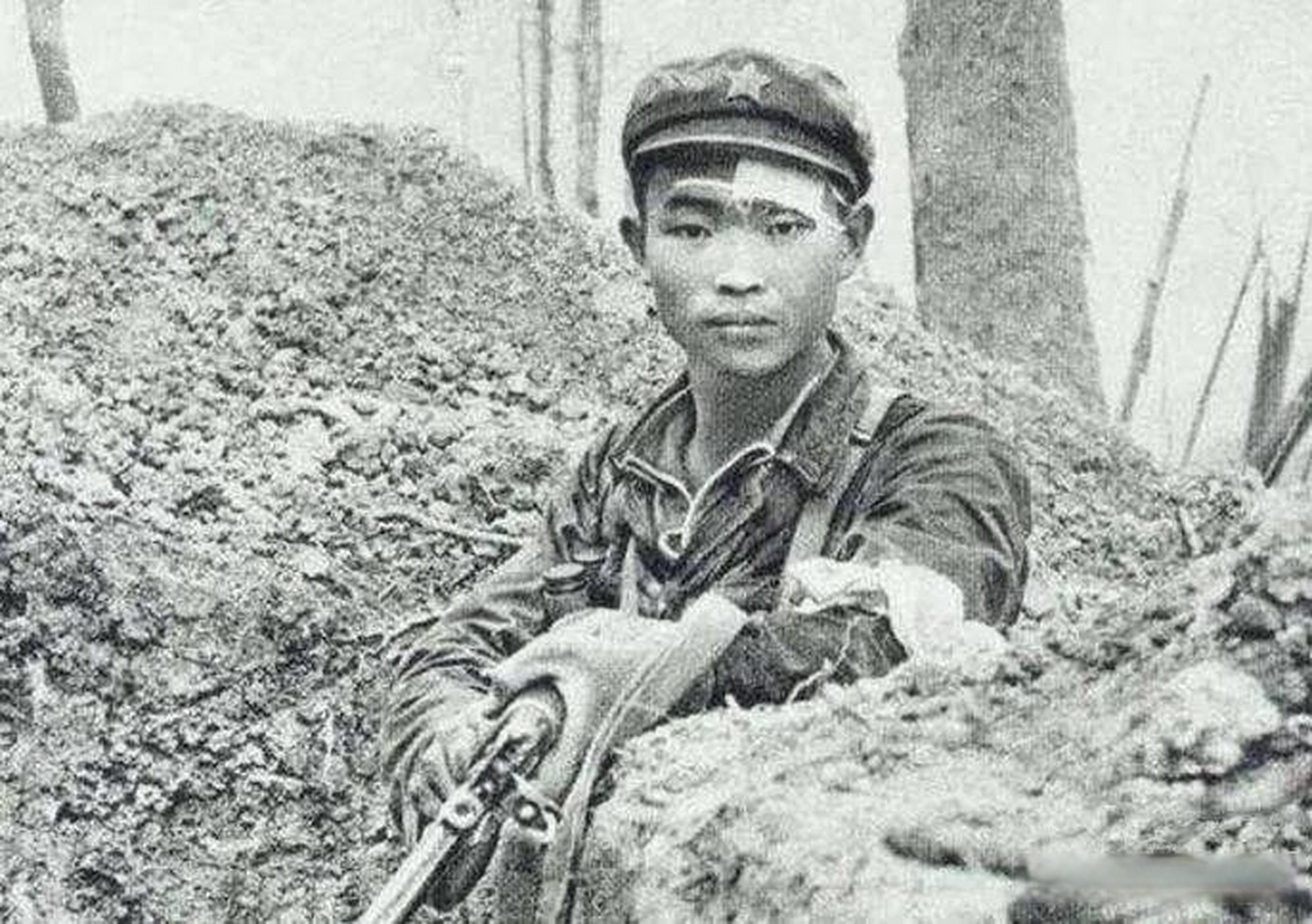 微头条打卡 致敬英雄 "英雄神枪手"郑钰.