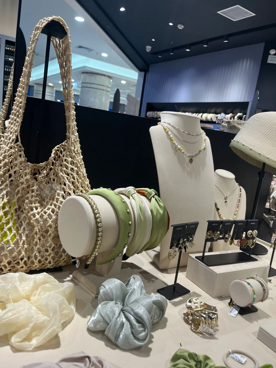 集团旗下7大品牌(ajidou 阿吉豆,riotlily 艾特里里,la ruta de via