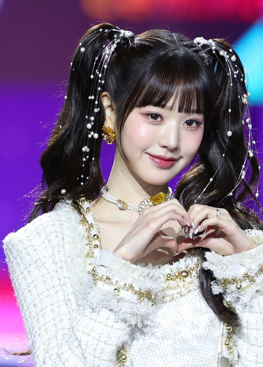 jennie公主切双马尾造型,感觉有点像张元英