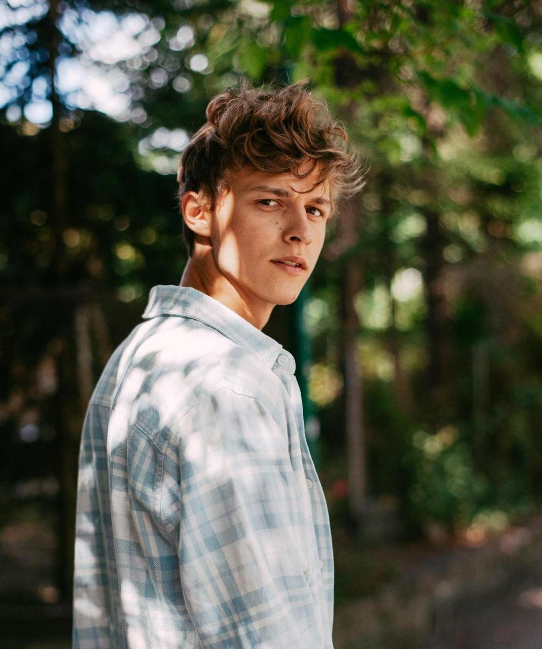 波兰男模特02maksymilian barczak(马克西米利安·巴尔扎克)登上了