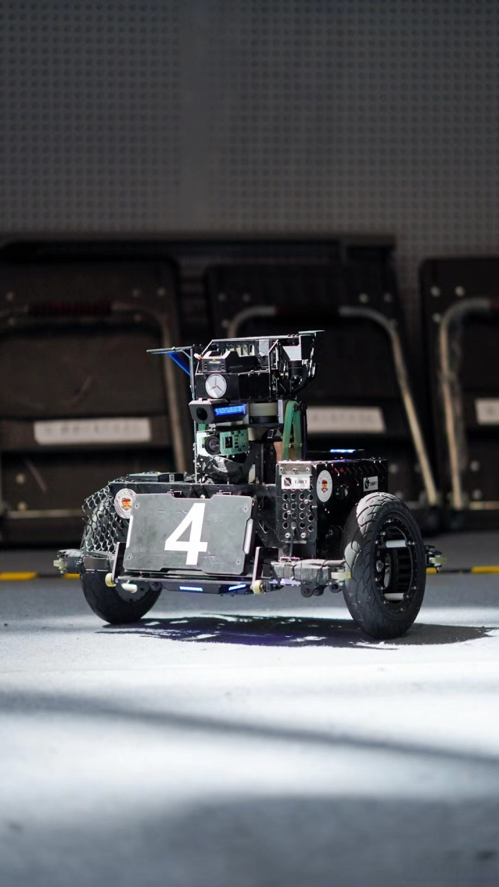 快跟随小薇来一睹选手们的风采吧  #robomaster机甲大师