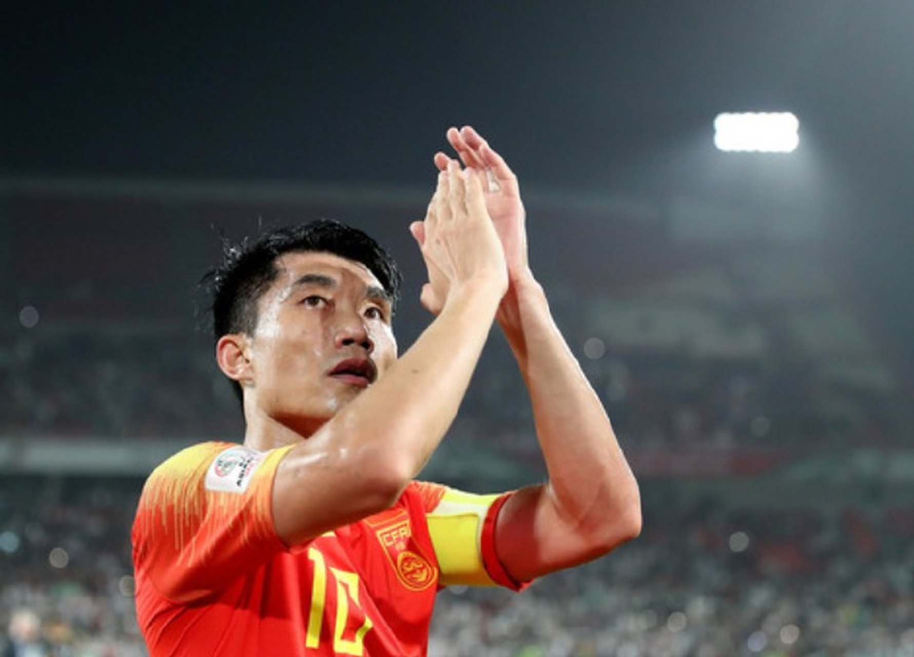 国足赛前为郑智举办退役仪式#   今晚18:30,国足将在大连迎来与缅甸