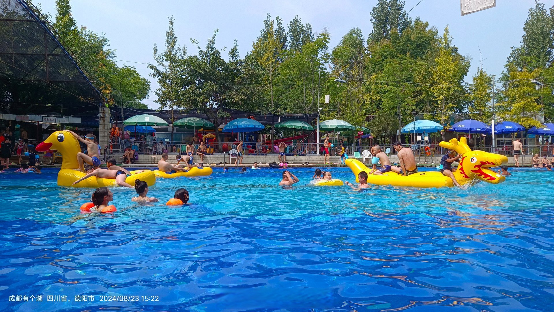 四川人的夏天就应该泡在水里,确实太热了,每天40度