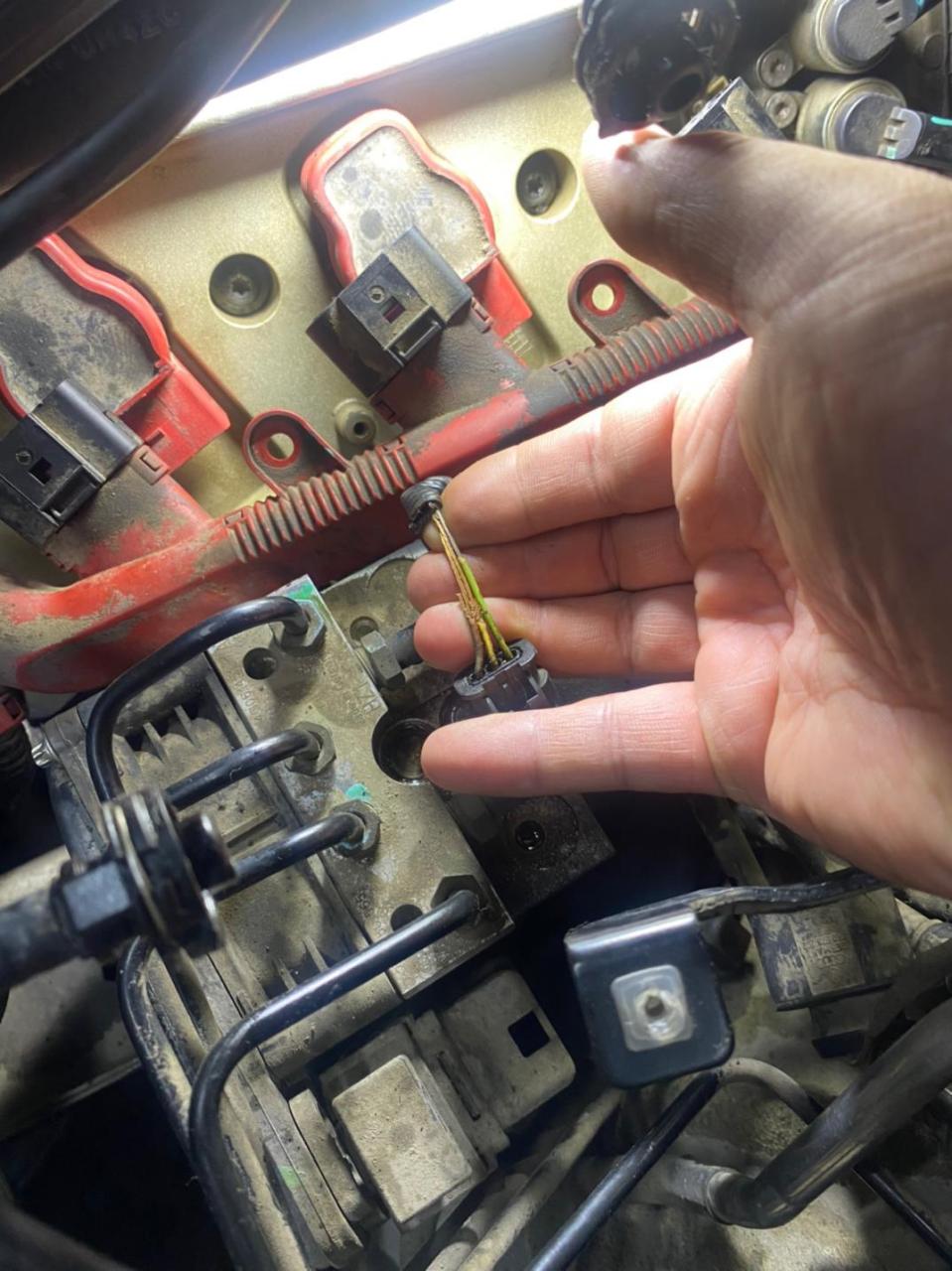 0报故障凸轮轴位置传感器功能失效的,换了凸轮轴位置传感器和凸轮轴