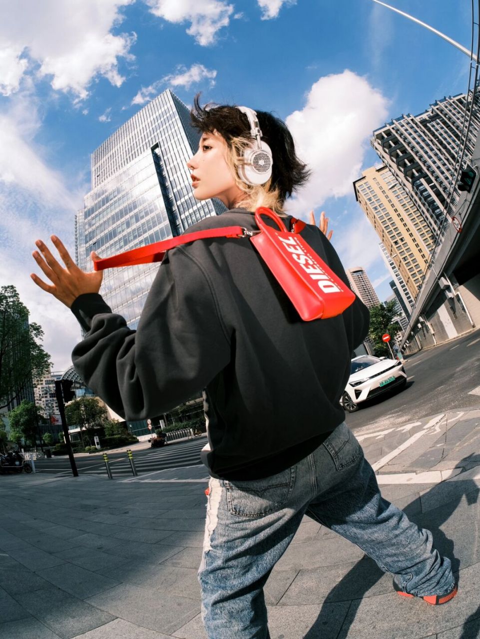 好爱glenn02martens的设计 先锋前卫又有y2k千禧味 super02logo