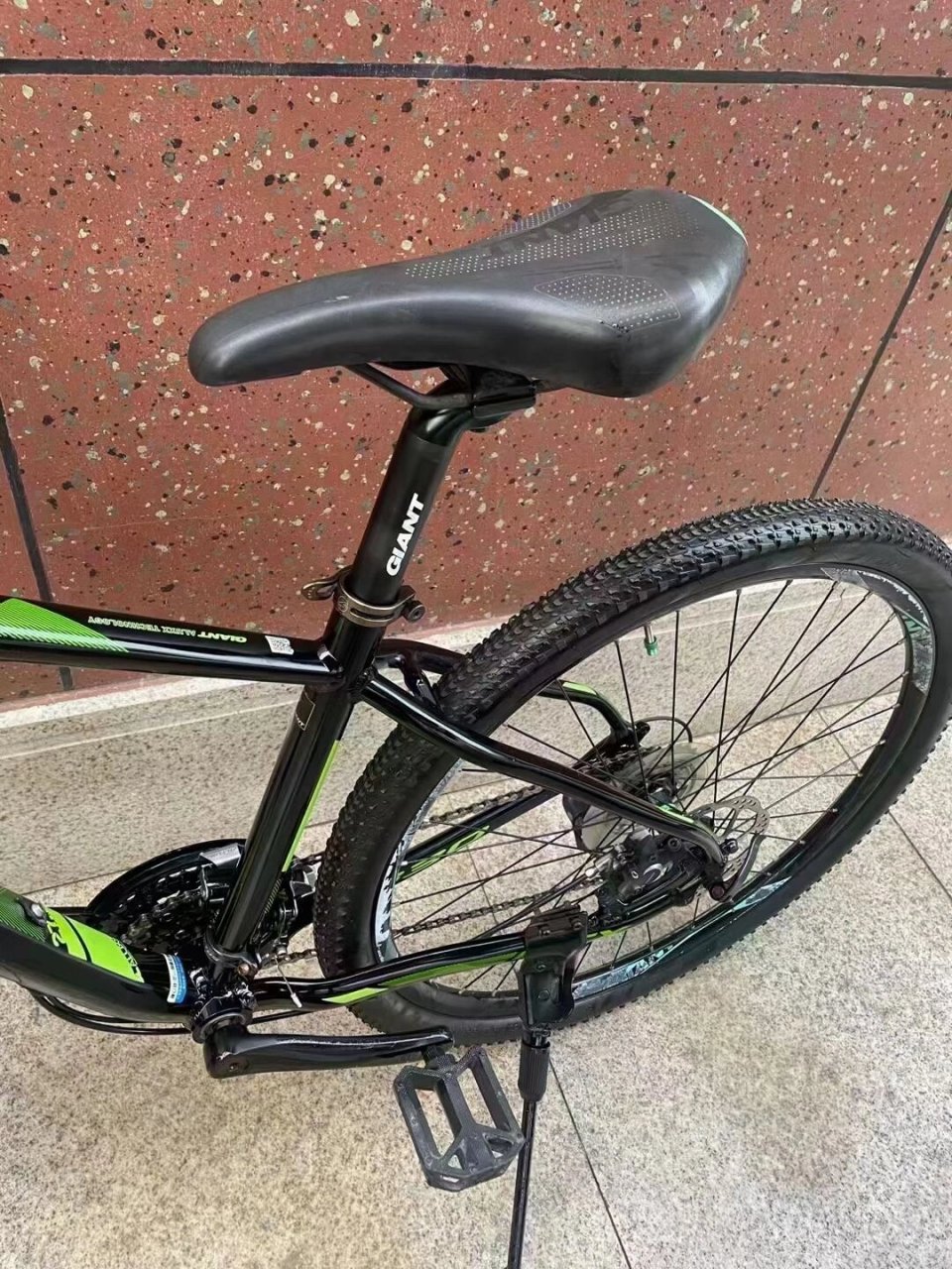 黑绿色捷安特atx830!铝合金车架!非常新成色如图!非常漂亮了!还是27.