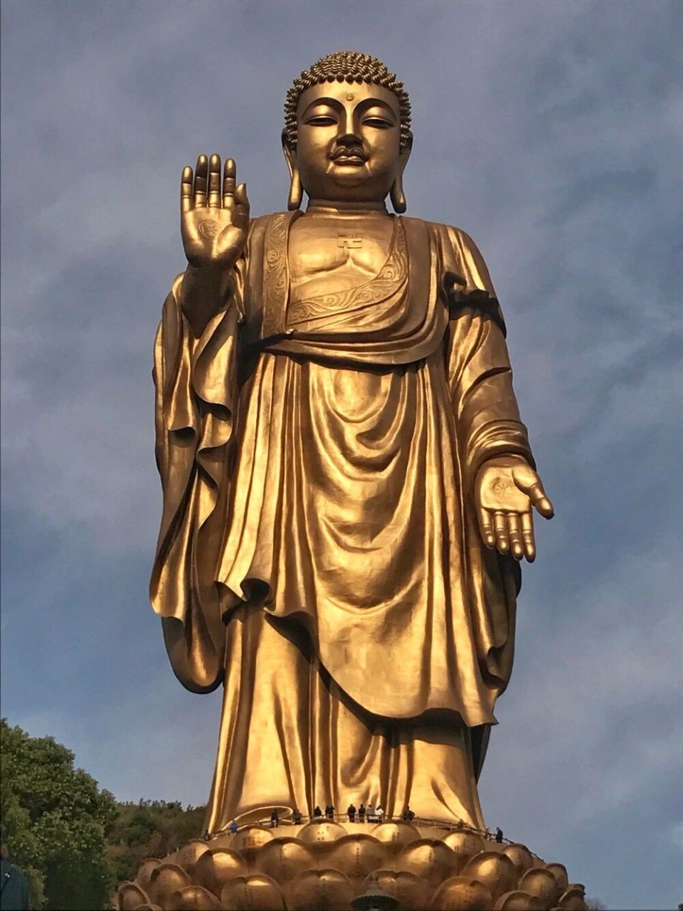 《网红无锡灵山大佛》 灵山大佛位于江苏省无锡市滨湖区马山镇灵山路1