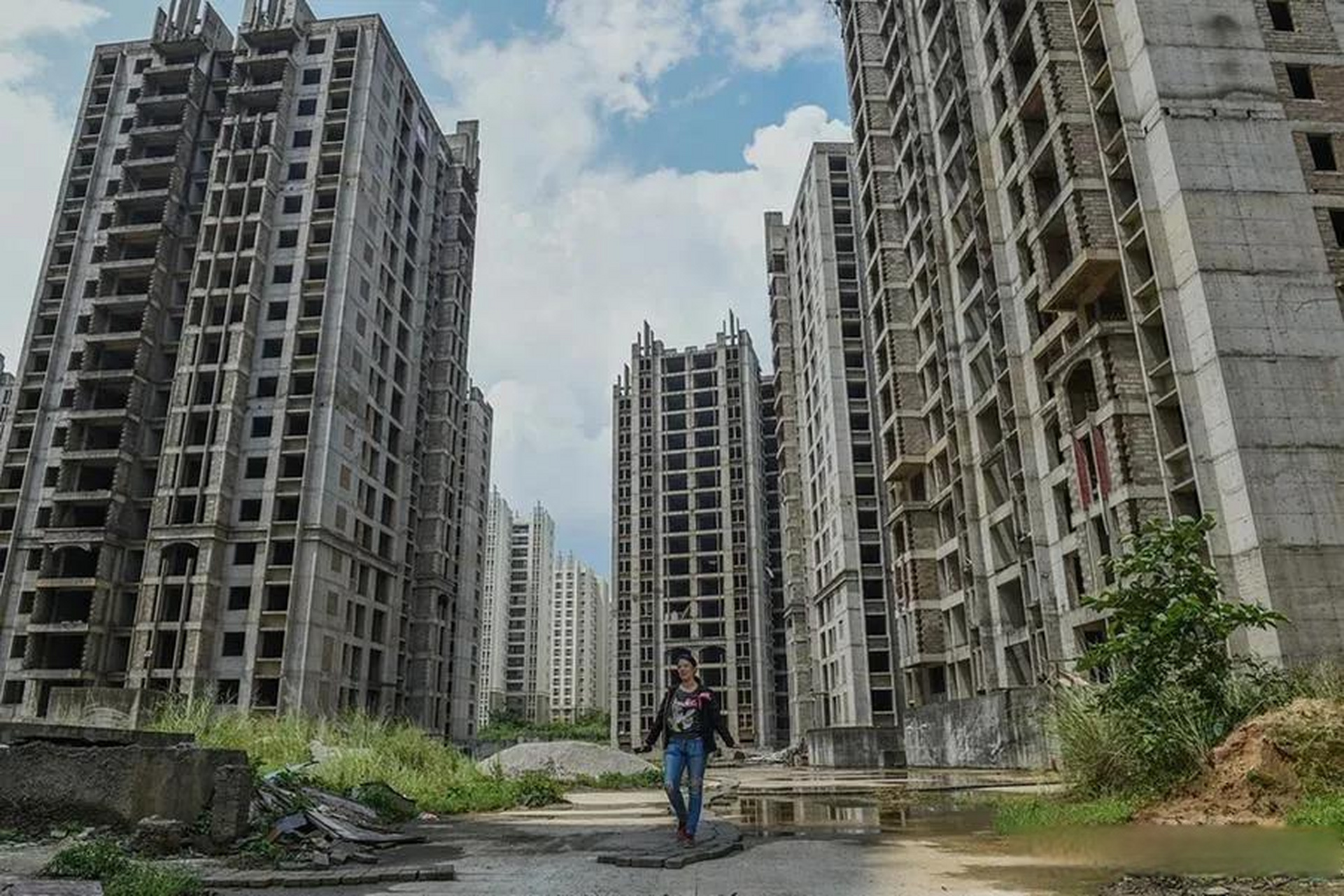 中纪委发声,国家终于定调了  "烂尾楼"在各地频频发生,这背后是什么样