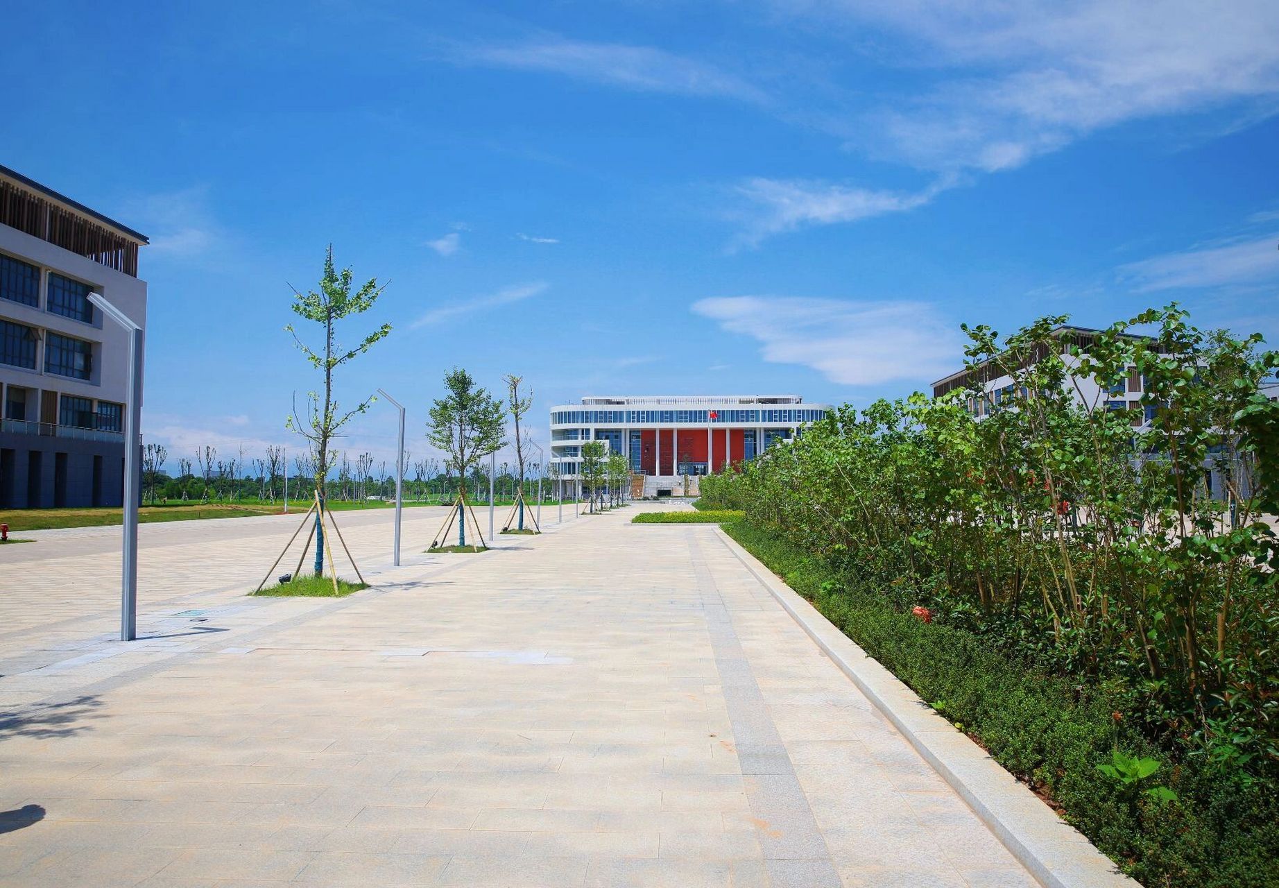 江西现代职业技术学院新校区 这个校区是共青城校区,目前我校有三个校