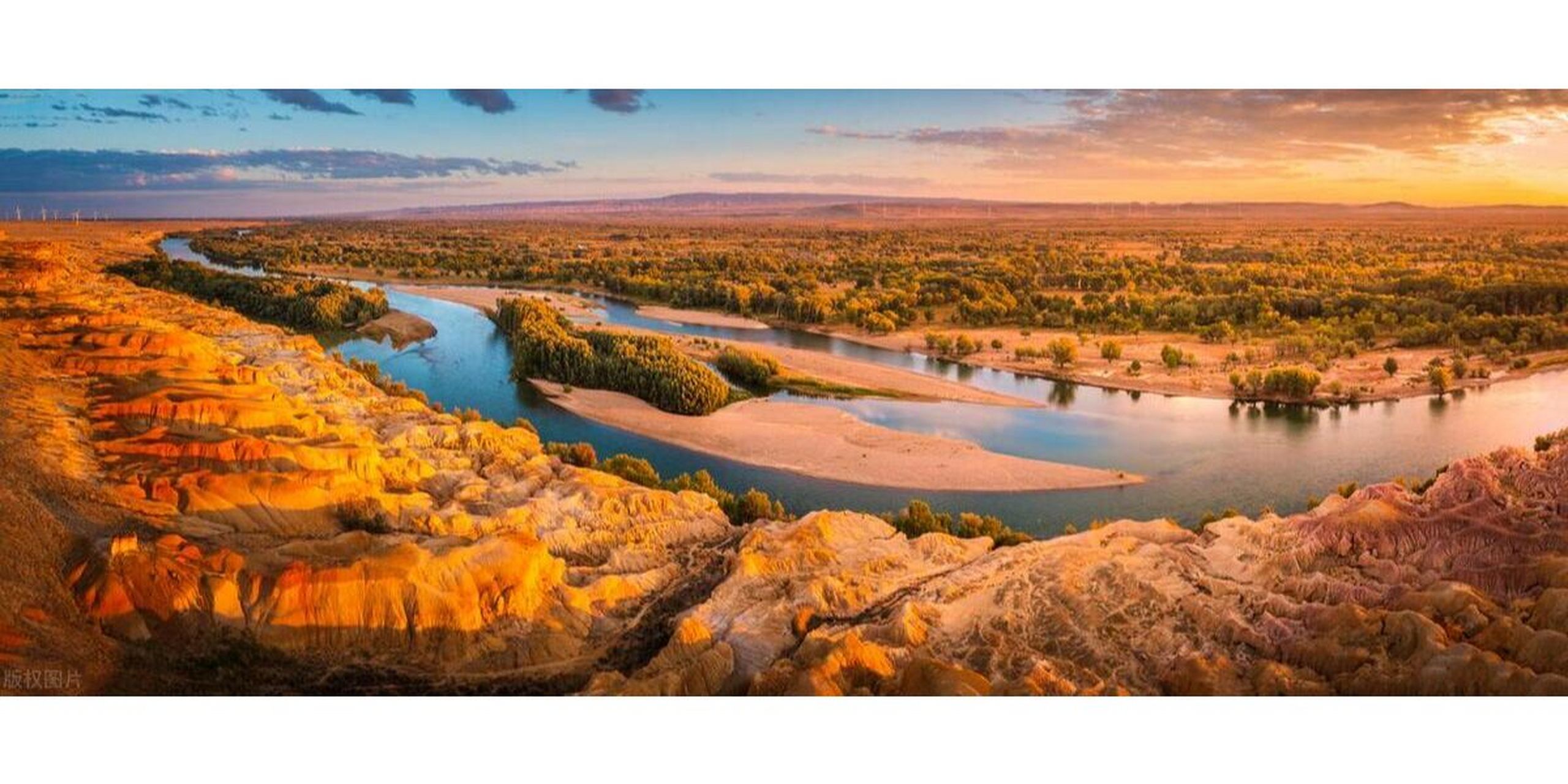 九龙潭源于克拉玛依市于97年建设的饮水工程,08年建成并投入使用. 九