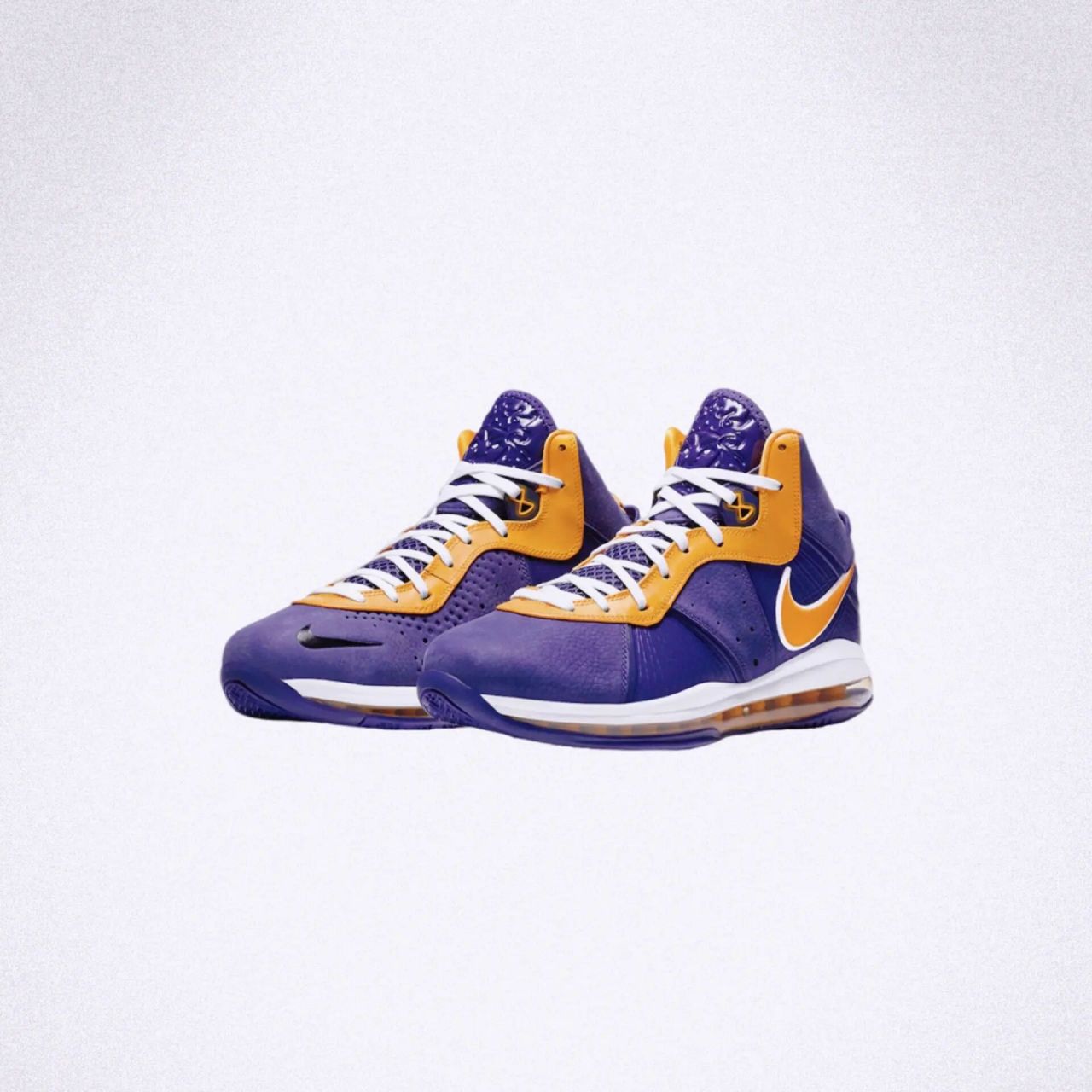 97 湖人的紫金配色,现在已经成为联盟里最经典的配色之一 · 科比和