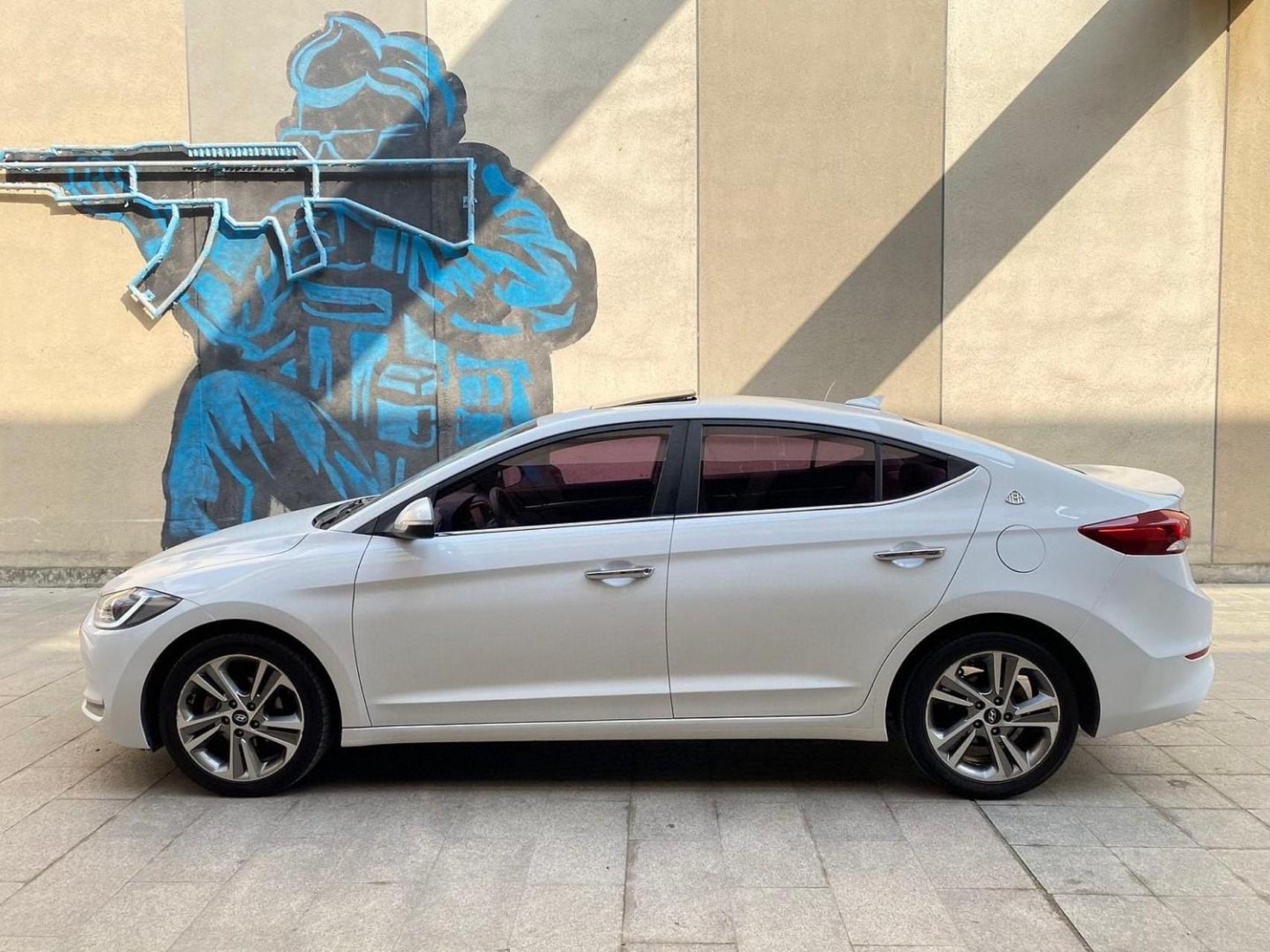 现代2016款伊兰特领动1.6glx智炫.