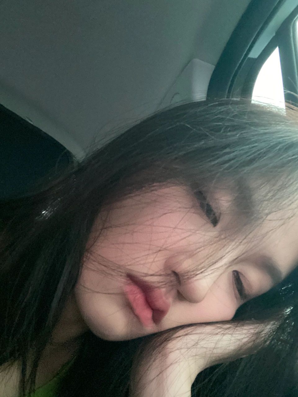 一天喝了三杯柚c美式… 准确说是两杯半 然后加上早上一颗胶囊 很喜欢