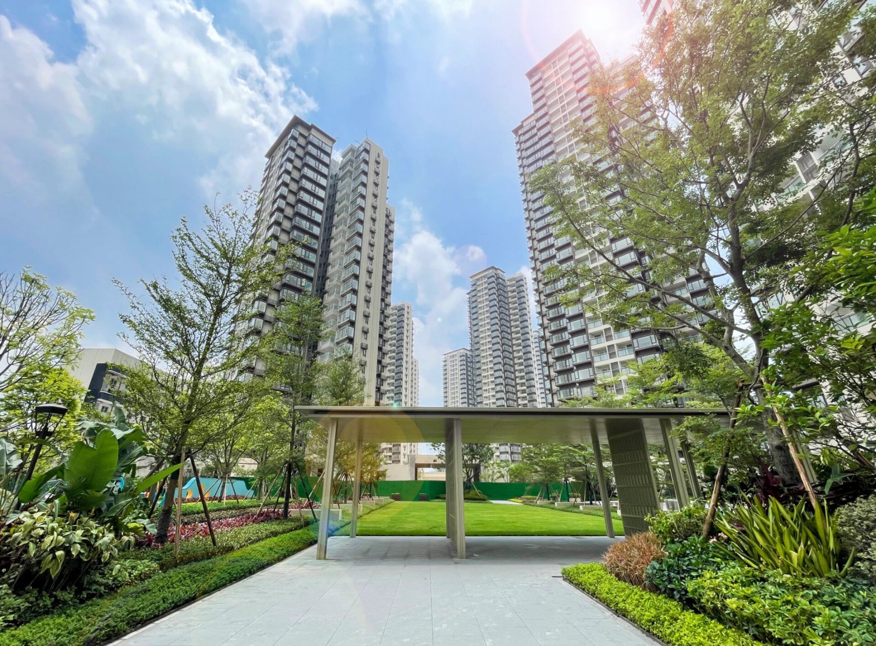 今天个和盆友一家人去看房子,万科万荟花园.