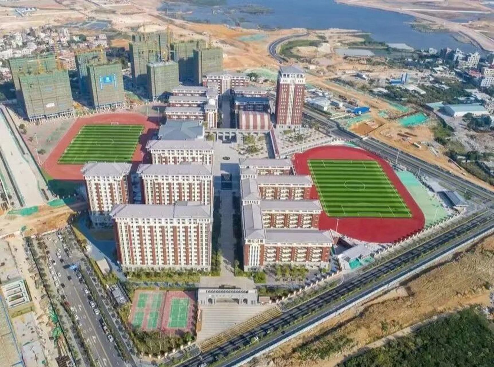 厦门一中海沧校区(家长界简称一海),是厦门名校跨岛的首发者,2018年