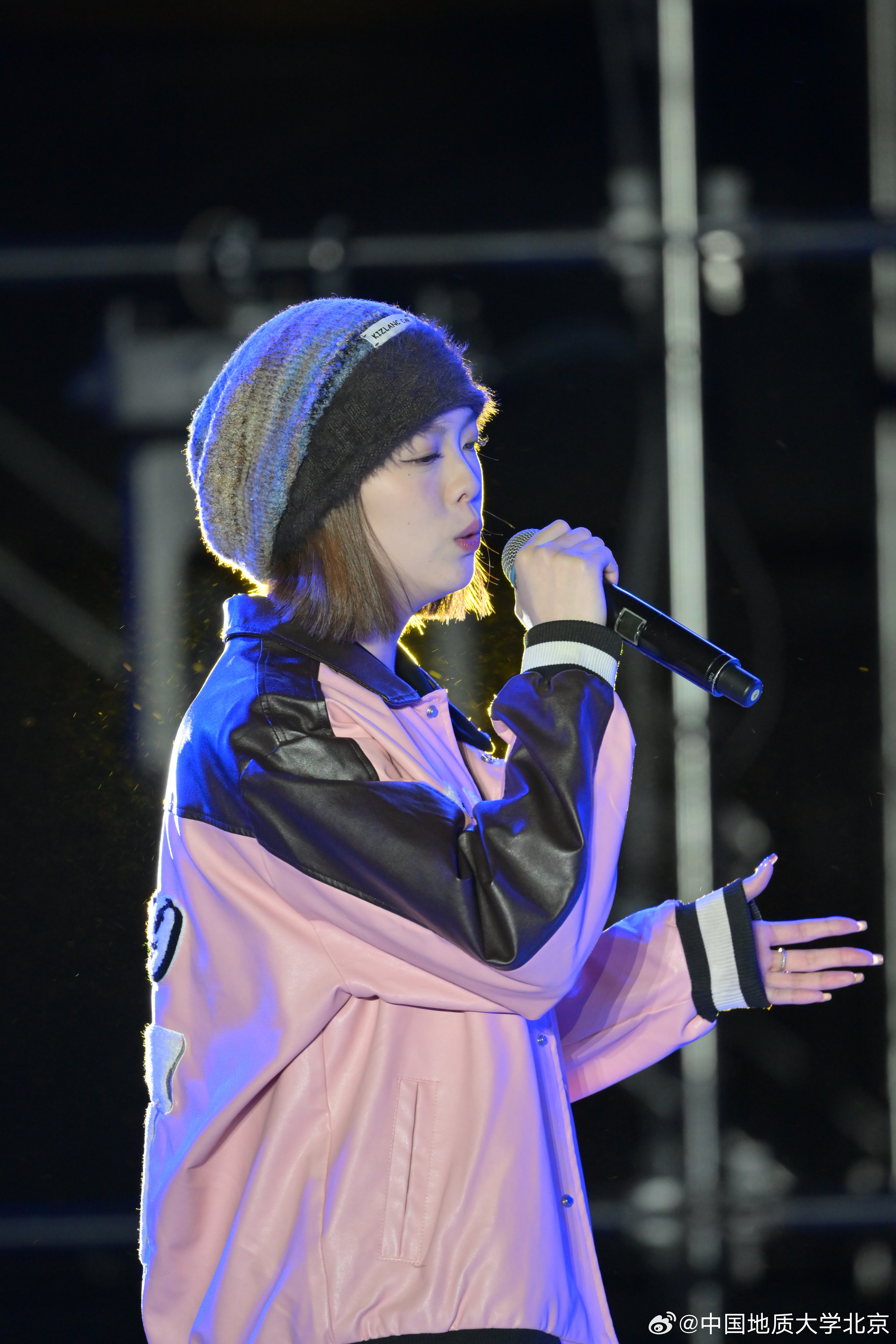 草地音乐节·第二十届十佳歌手大赛决赛在学校操场燃情开唱