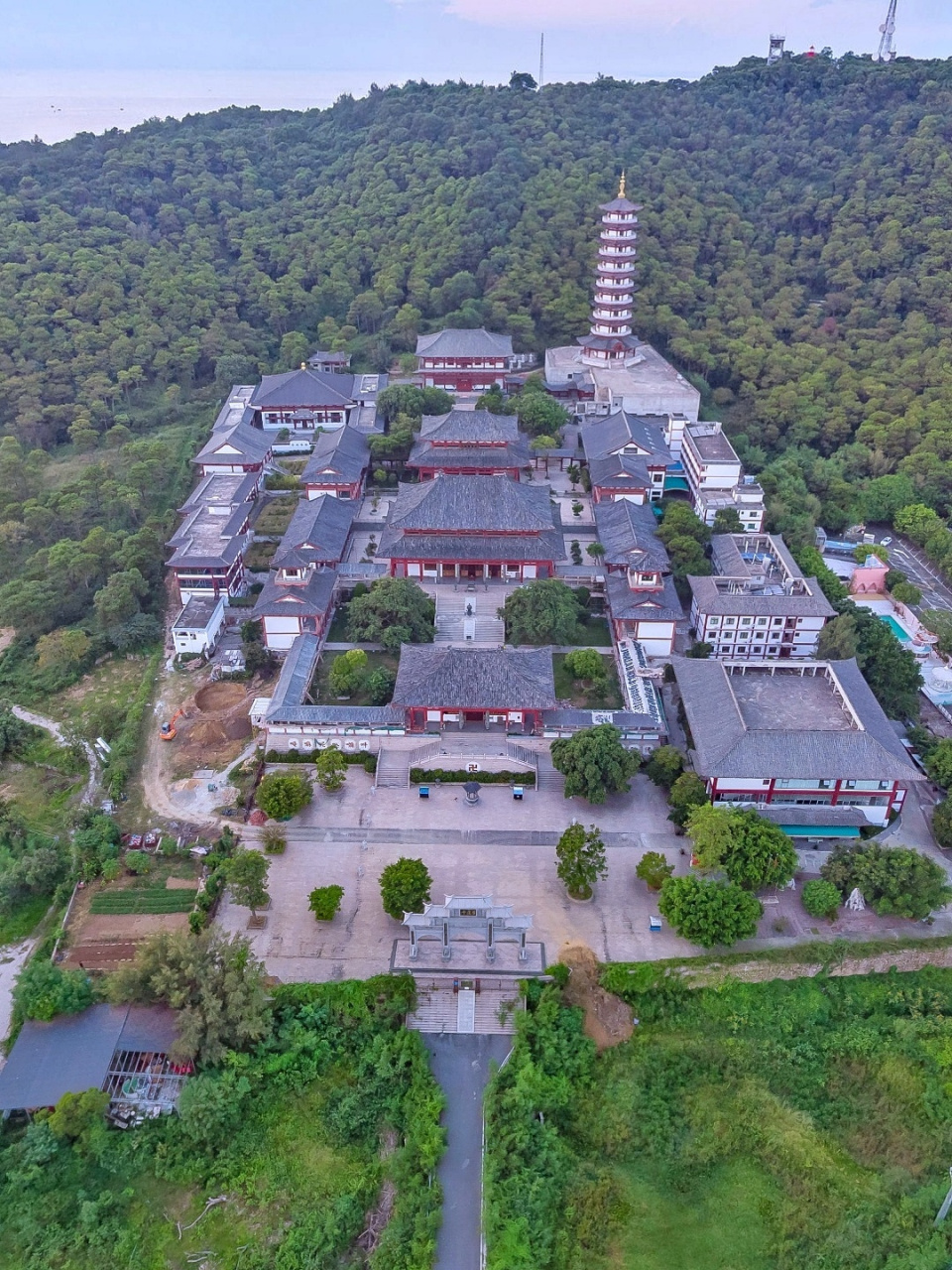 温馨提示: 1.普度寺是免门票的. 2.开放时间为上午9点到下午5点.