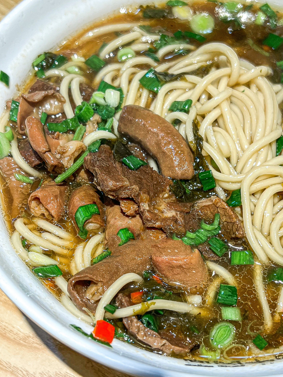 扬州/ 吃完这碗小肠牛肉面我悟了… 原来卤牛肠也能这么香00 面条硬