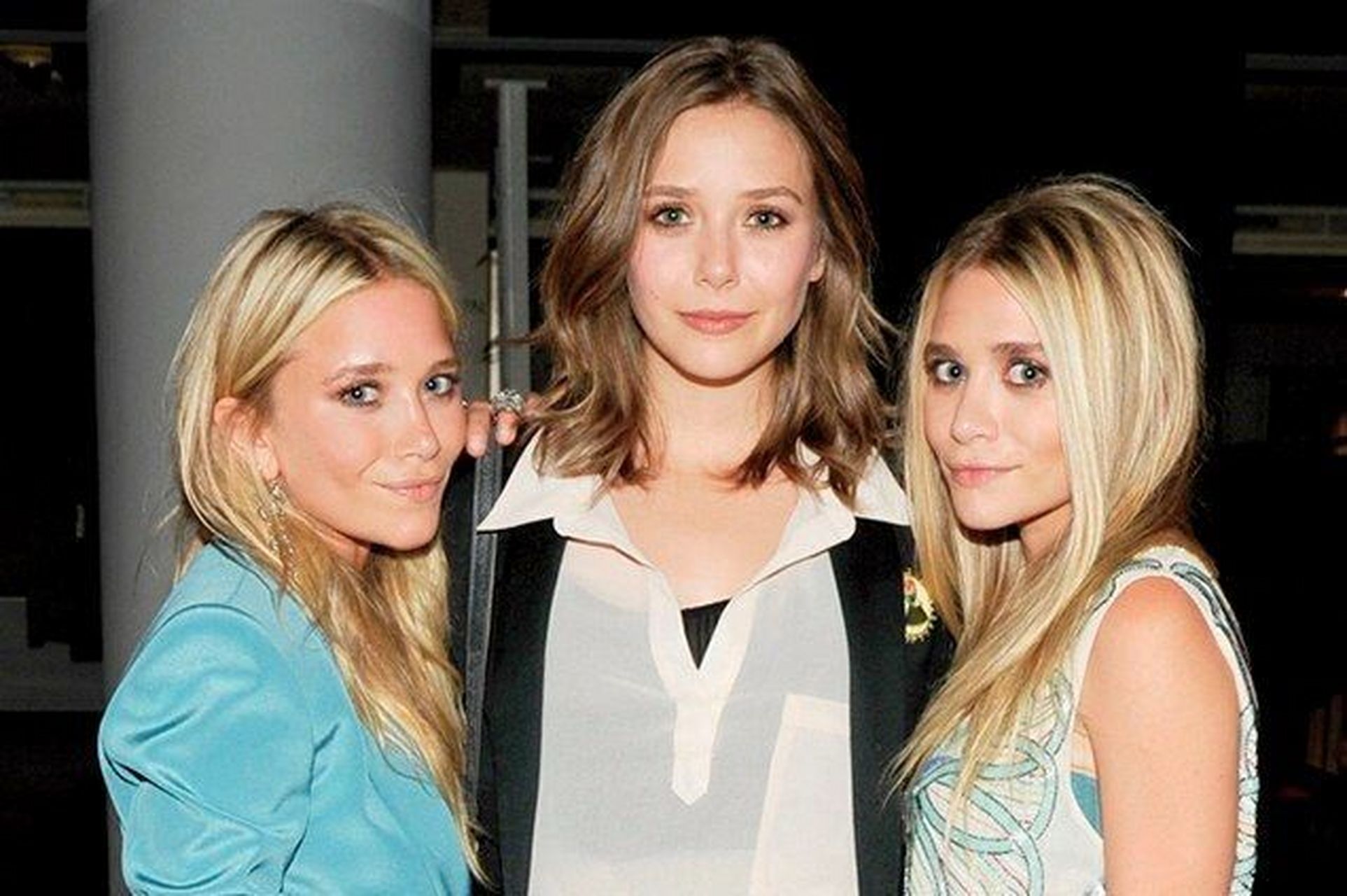 看看她们仨的照片,一直以来,两位姐姐都为奥妹站台,为她打气.