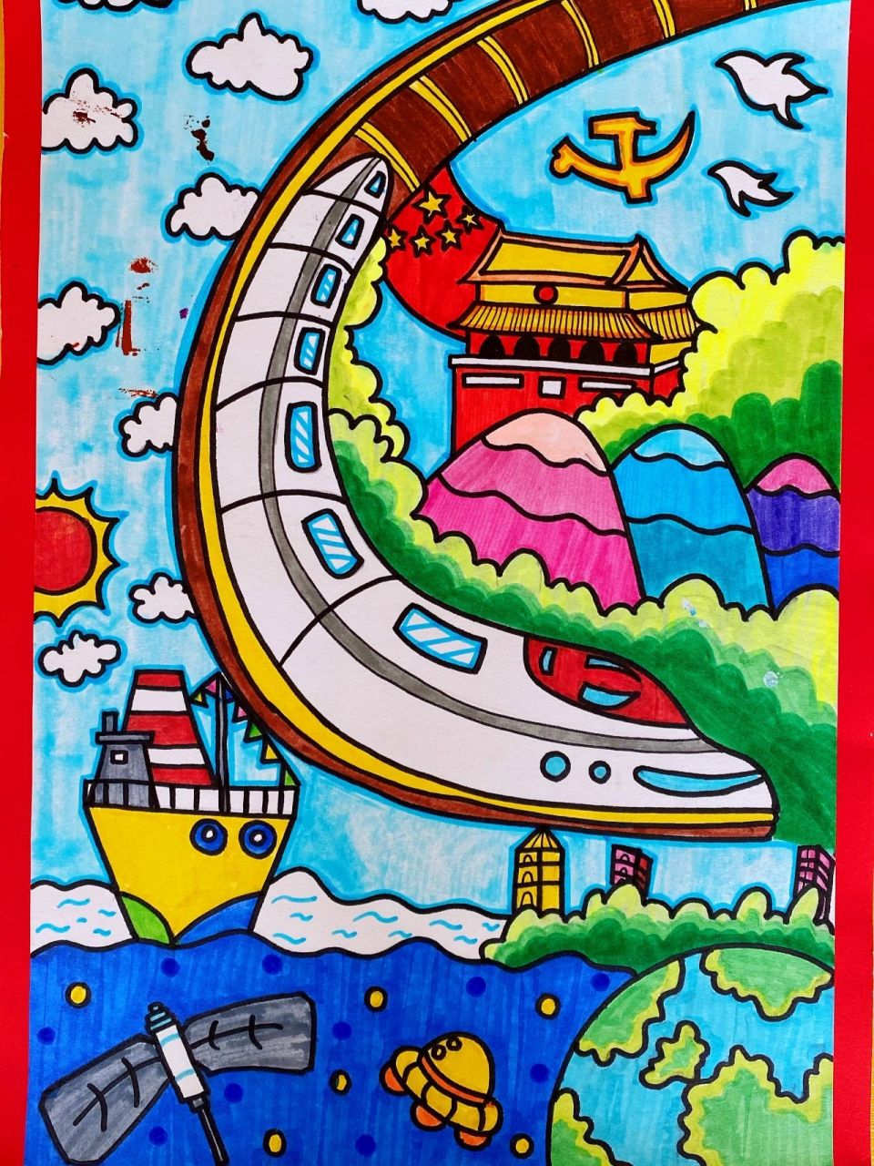 红色主题创意儿童画分享 适合6～9岁小朋友 所需材料:素描纸,彩卡纸